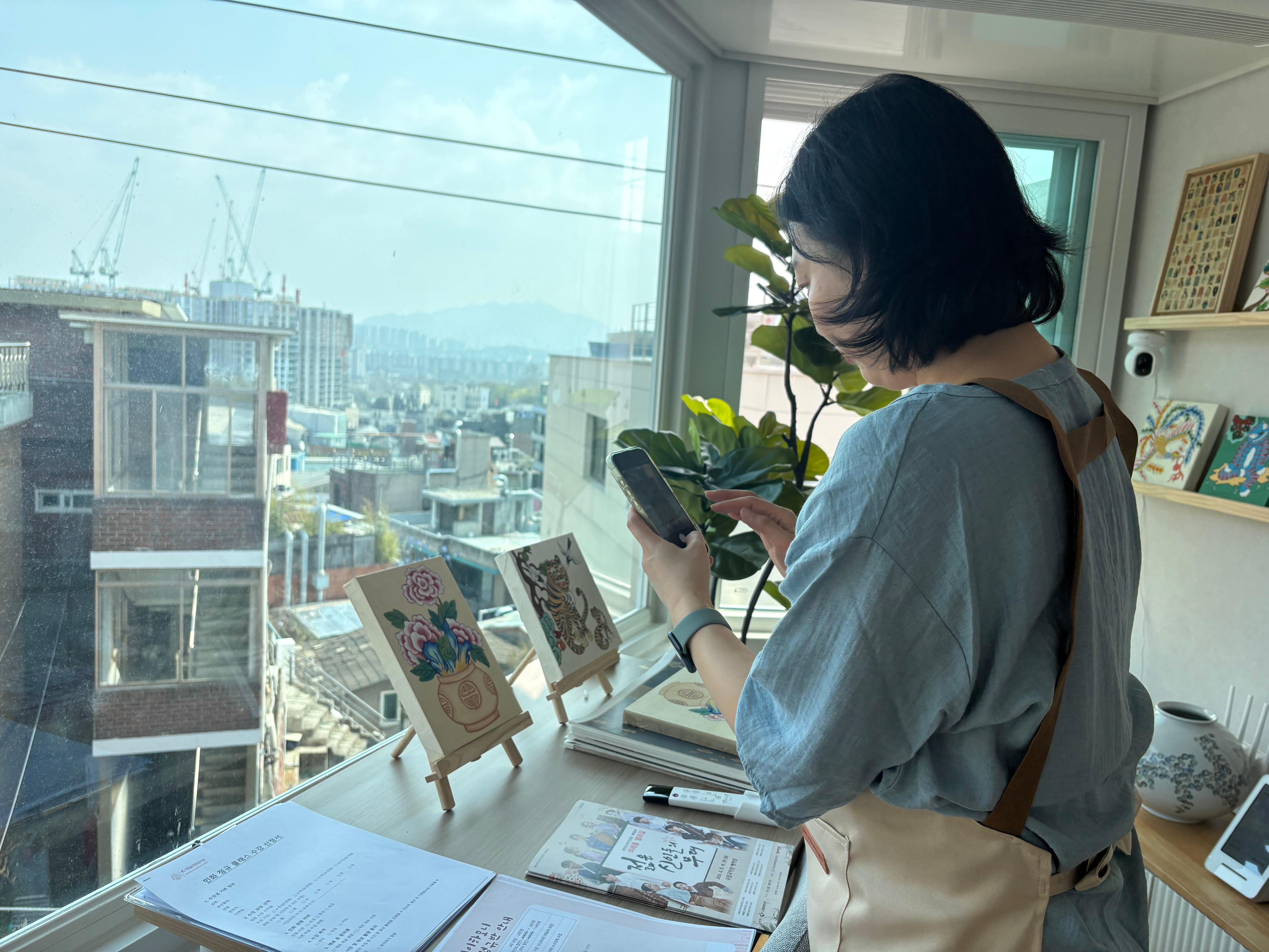 Seoul: Minhwa Painting Workshop in Itaewon 3