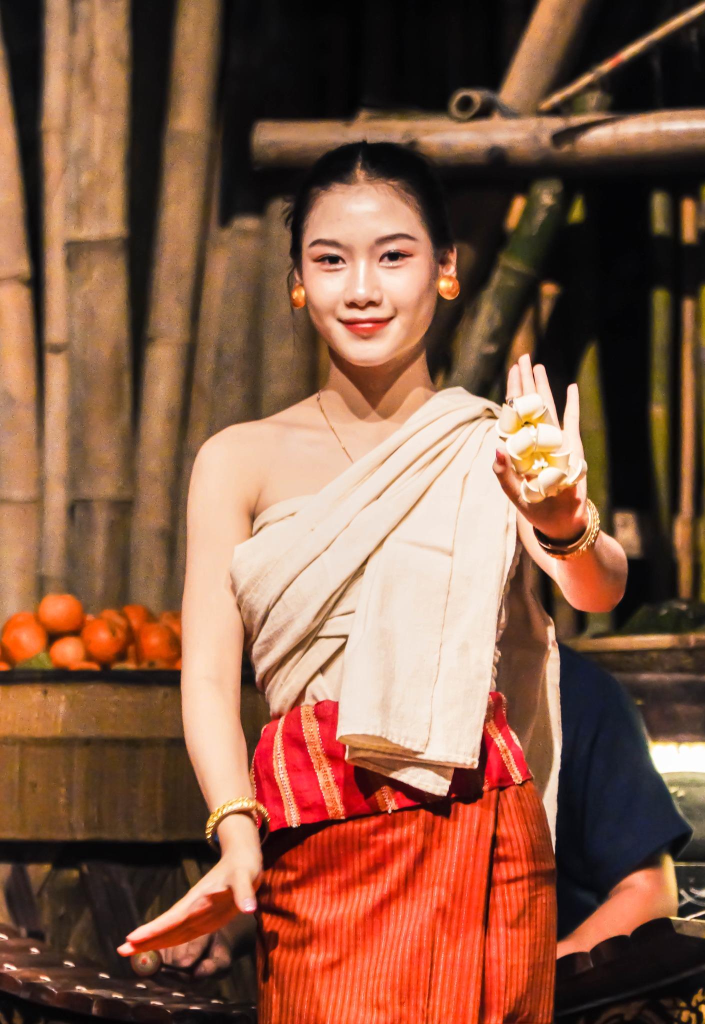 Luang Prabang: Dinner with Lao Traditional Dance Performance 2
