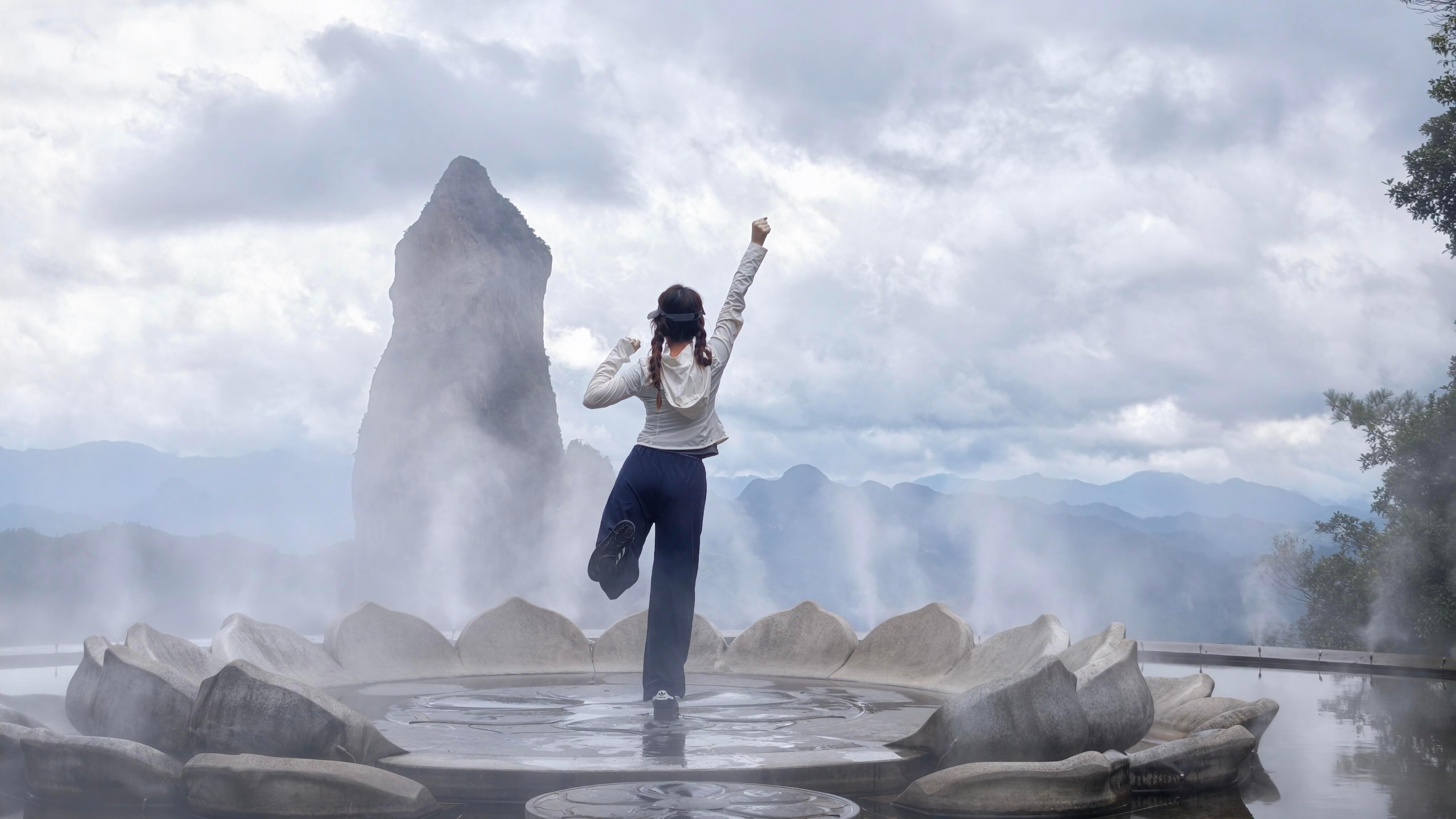 Shanghai: Avatar-Style Peaks Day Trip by Train & Skywalk