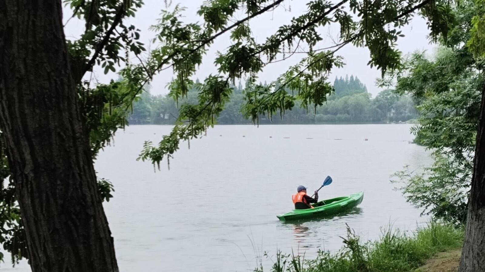 Hangzhou: Xianghu Lake Raft & Water Fun Private Day Trip