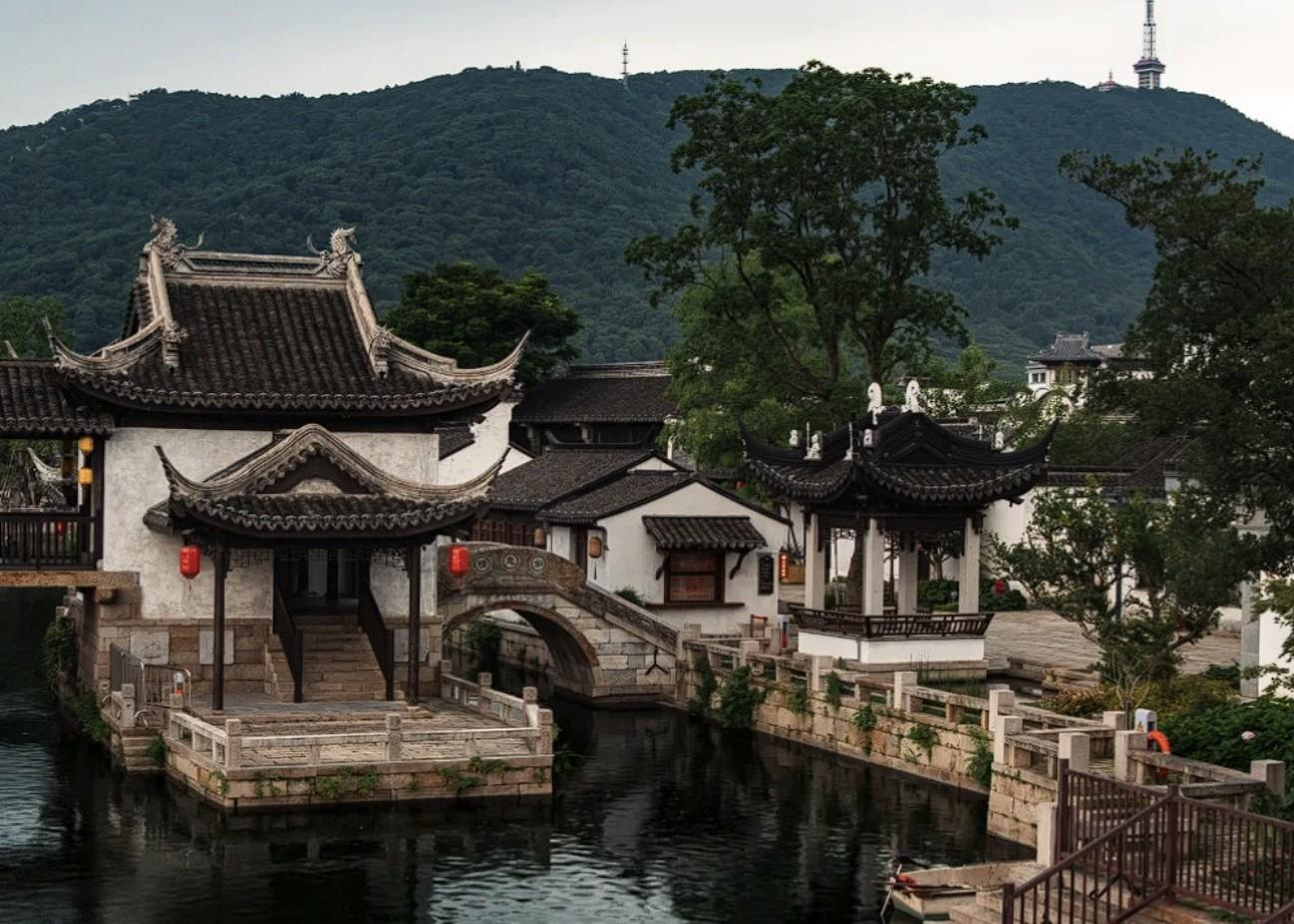 Wuxi: Huishan Old Town & Lake Li Sunset Day Trip