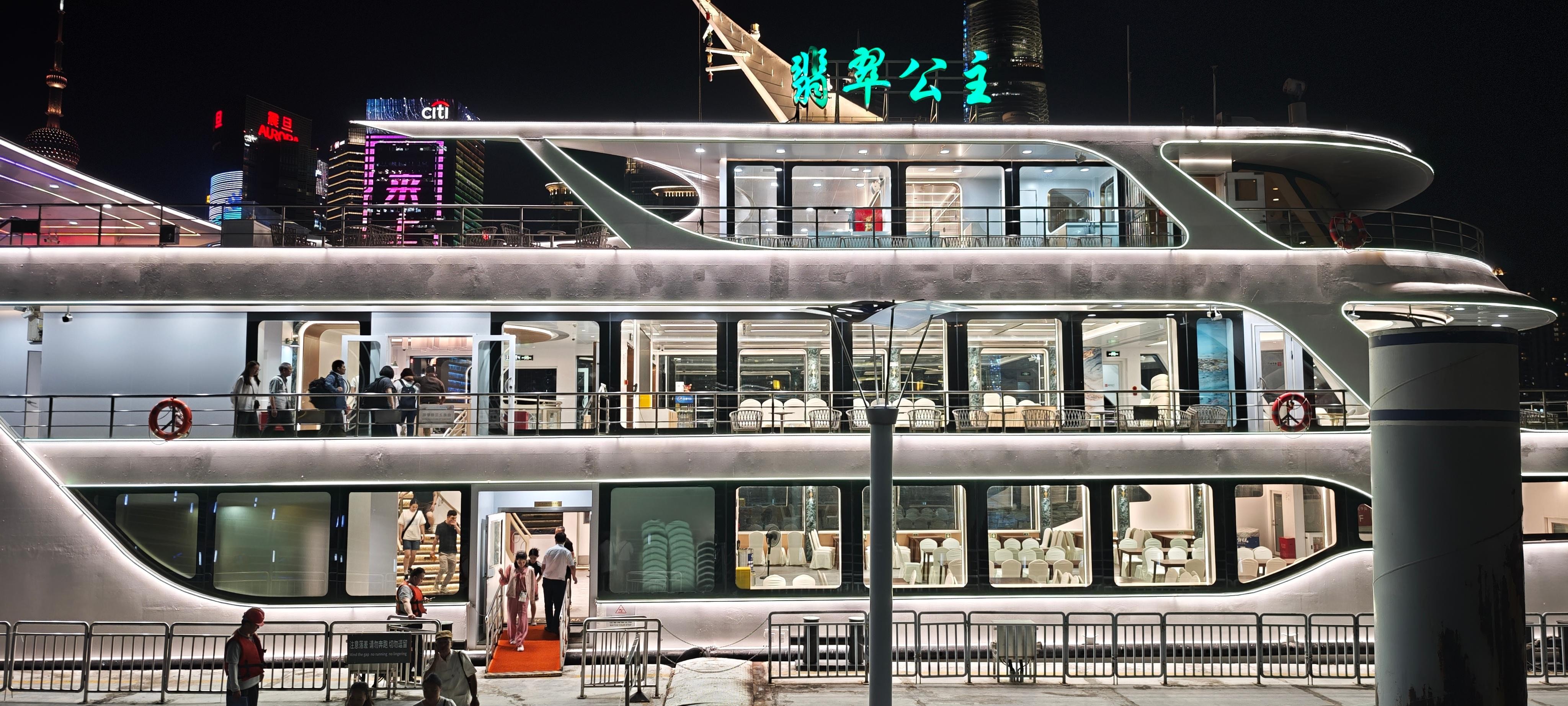 Shanghai: After Dark Dinner and Huangpu River Night Cruise