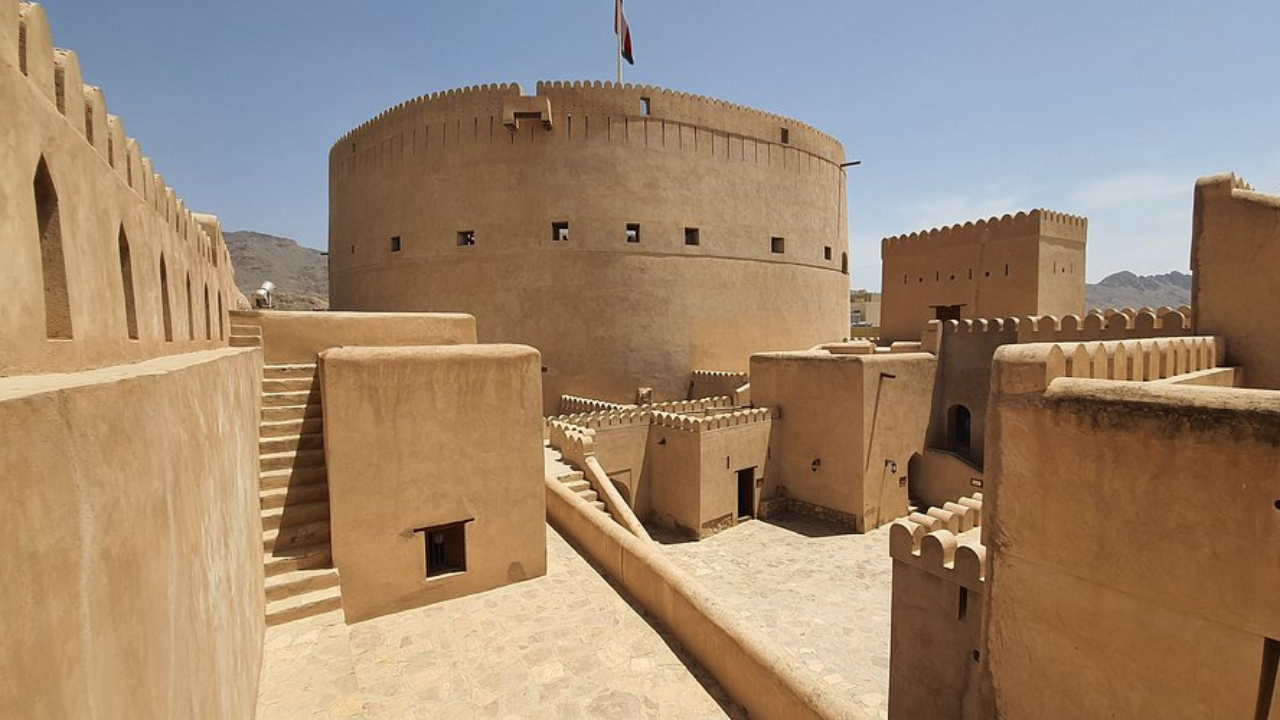 From Muscat: Nizwa, Bahla Fort & Jabrin Castle Day Trip