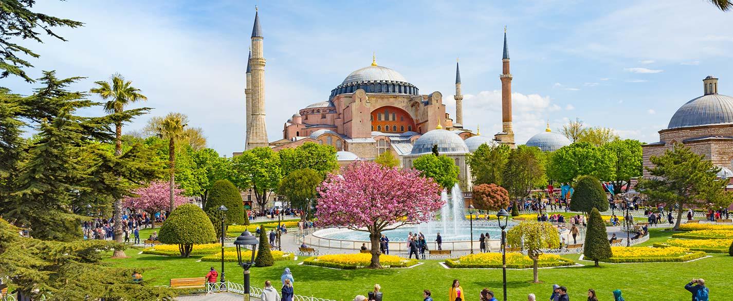 Istanbul: Guided Blue Mosque and Hagia Sophia Tour