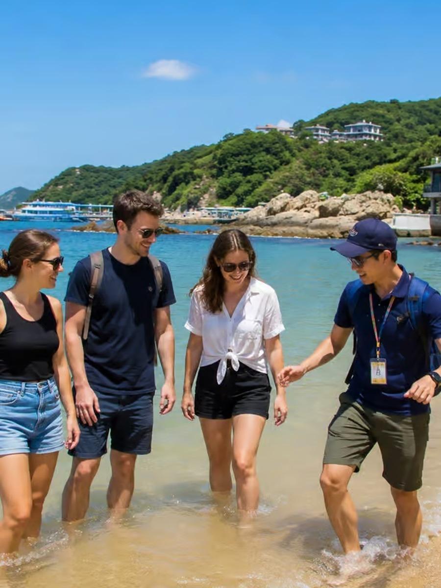 Hong Kong: Lamma Island Tour Trip with Ferry & Photos 3