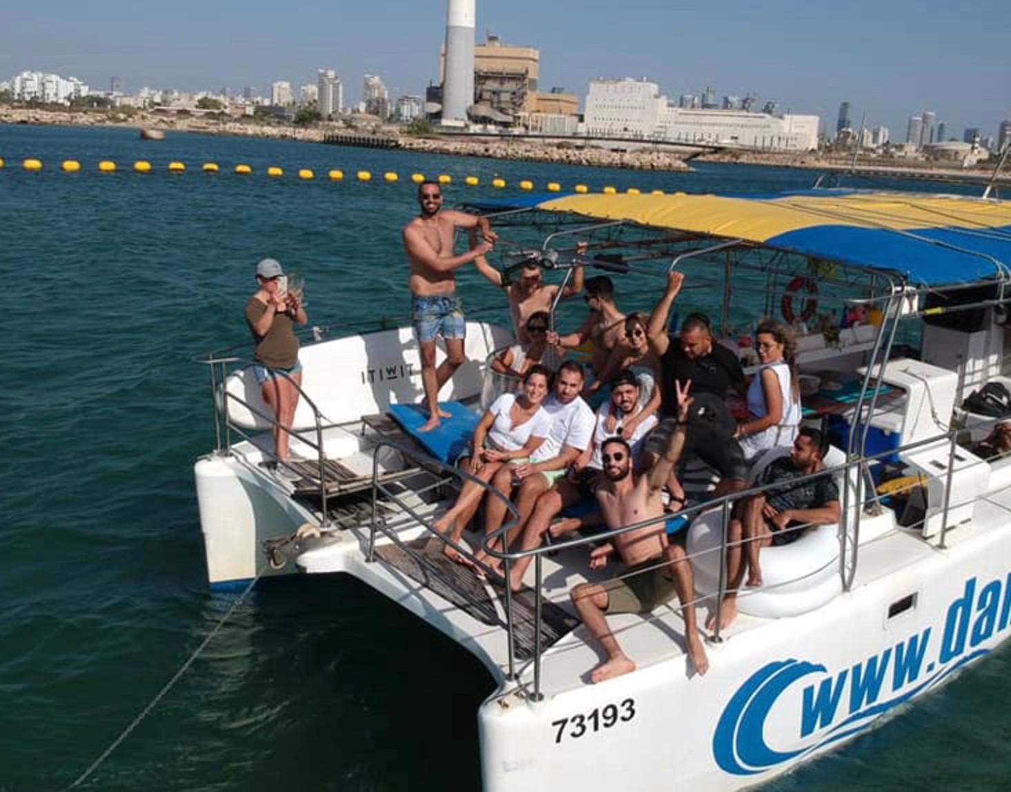 Tel Aviv: Skyline Boat Cruise with stop for water activities