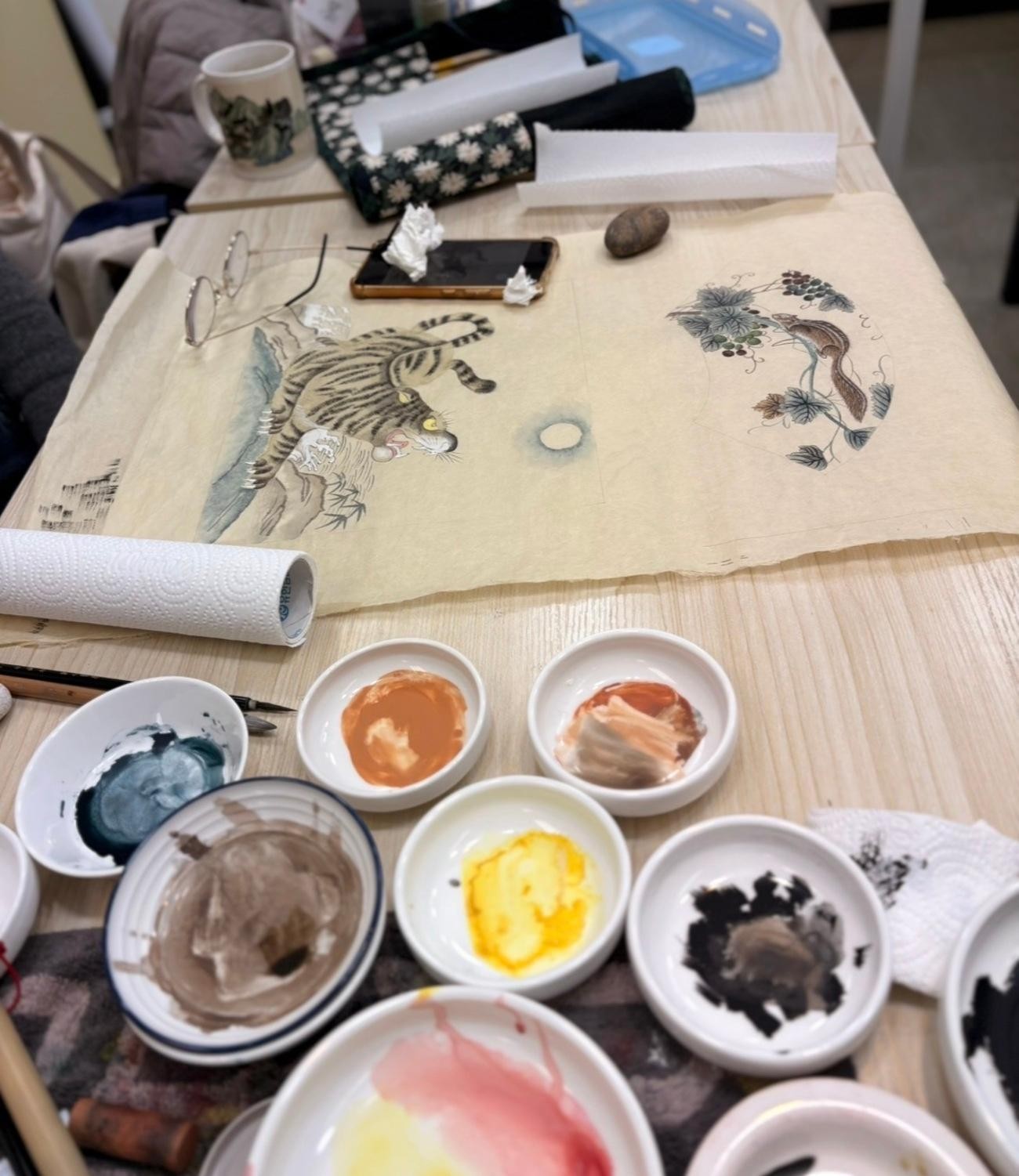 Seoul: Traditional Silk Fan Painting Workshop with Artist 3
