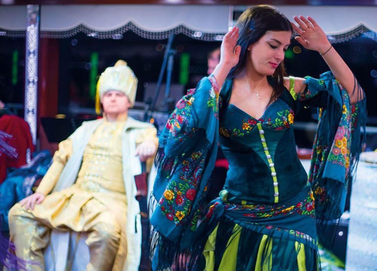 Istanbul: Bosphorus Dinner Cruise with Entertainment 2