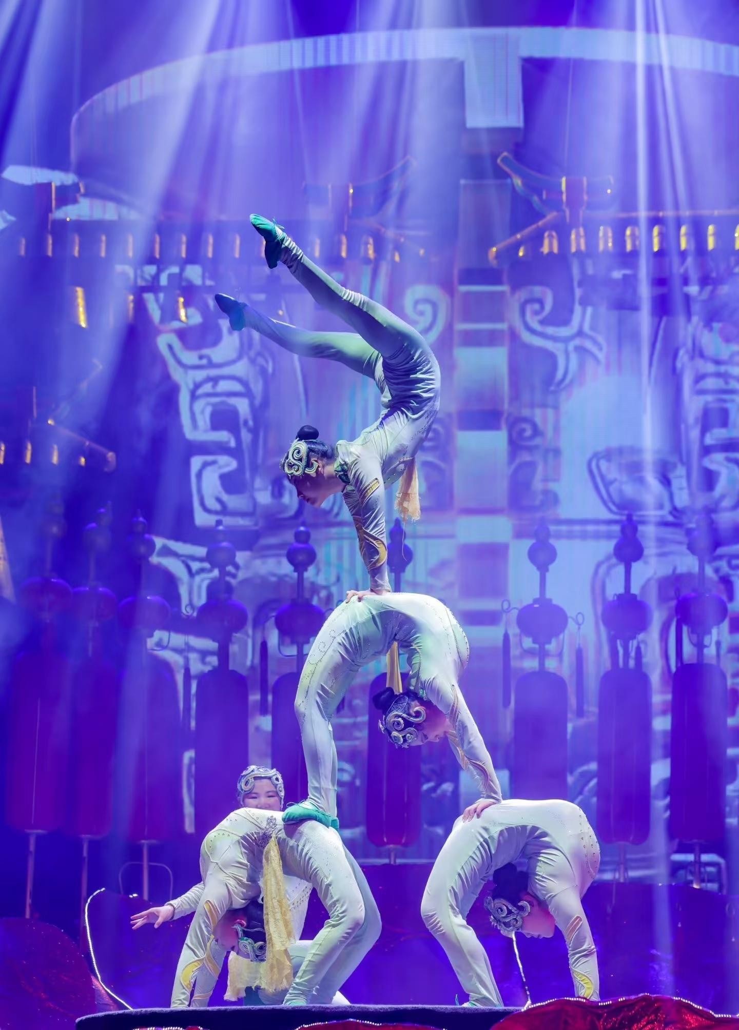 Beijing Acrobatics Show with Peking Duck & Tea Experience 3