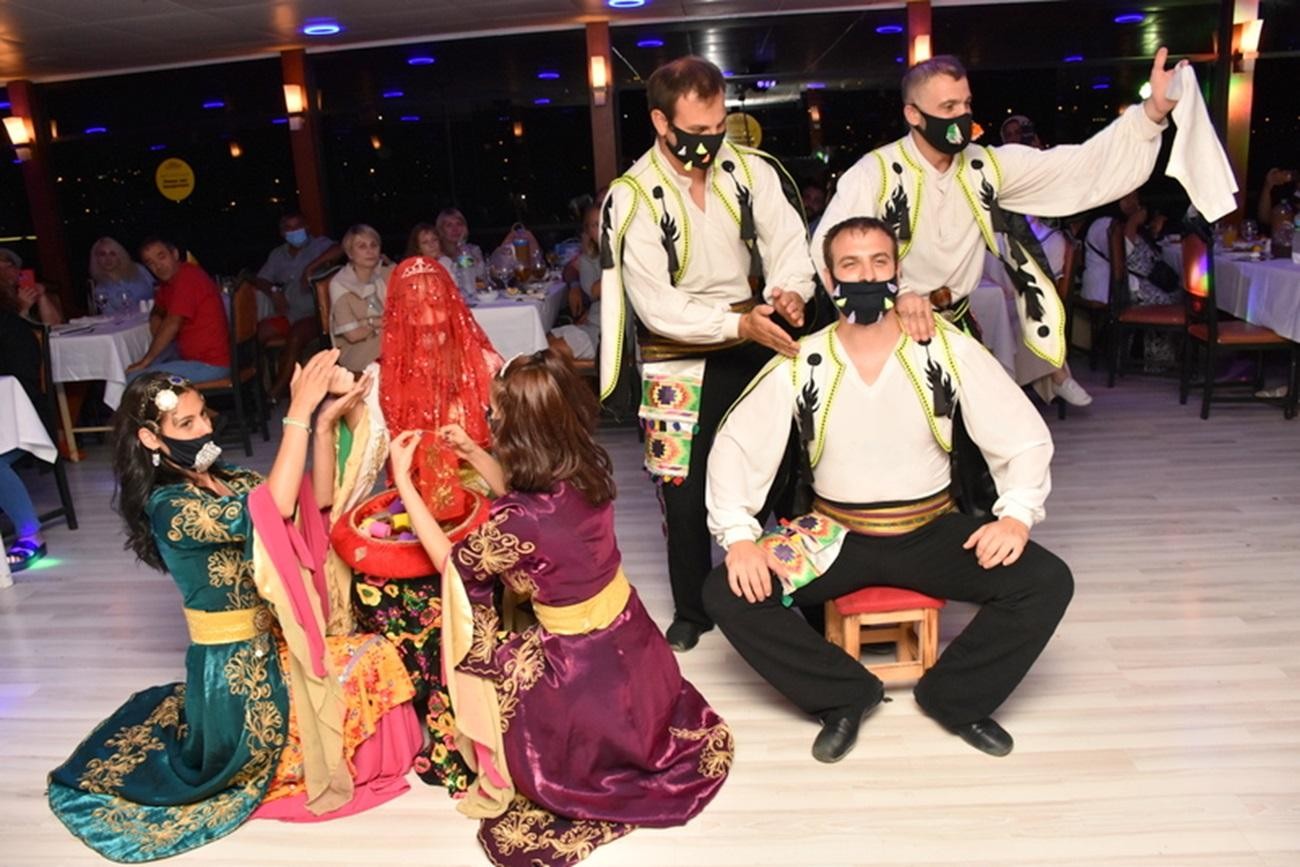 Bosphorus Dinner Cruise & Turkish Night with Live Shows 3