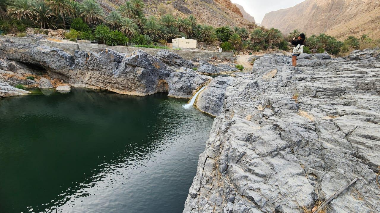 From Muscat: Quriyat Fish Market–Wadi Arbyeen–Sinkhole Tour