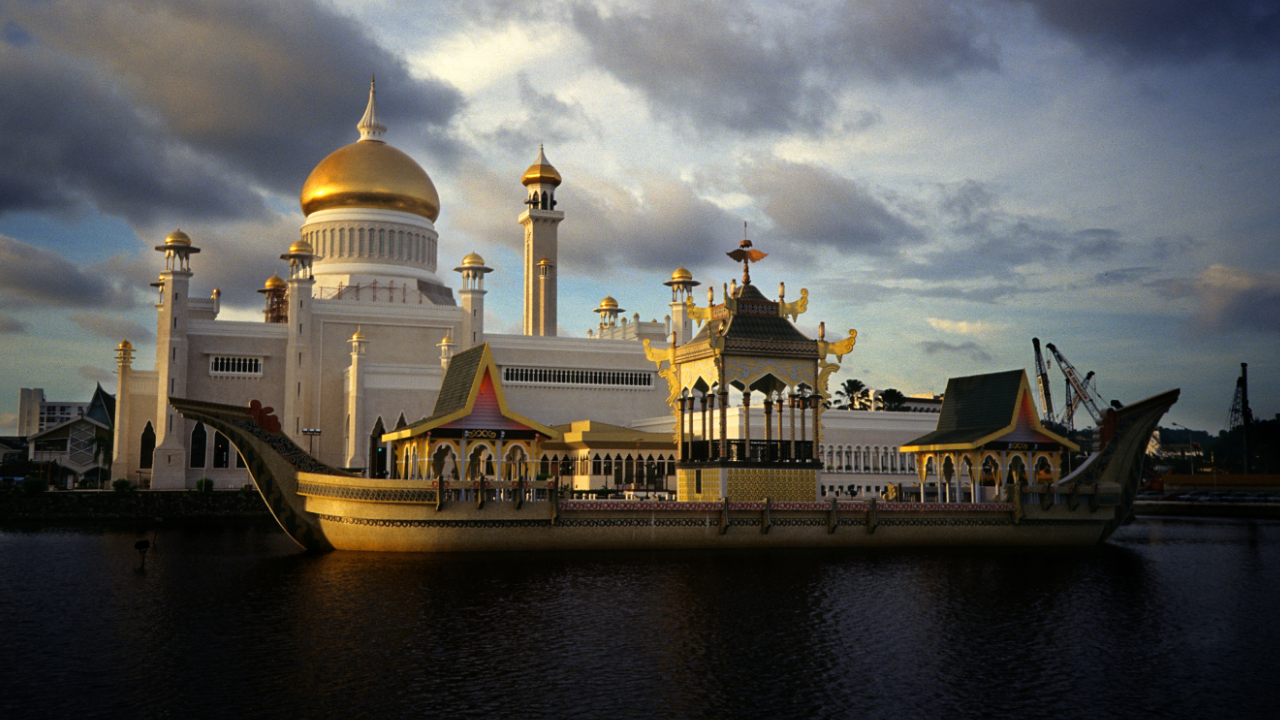 Nomadic Northern Borneo: Kuching • Brunei • Sabah (10Days) 3