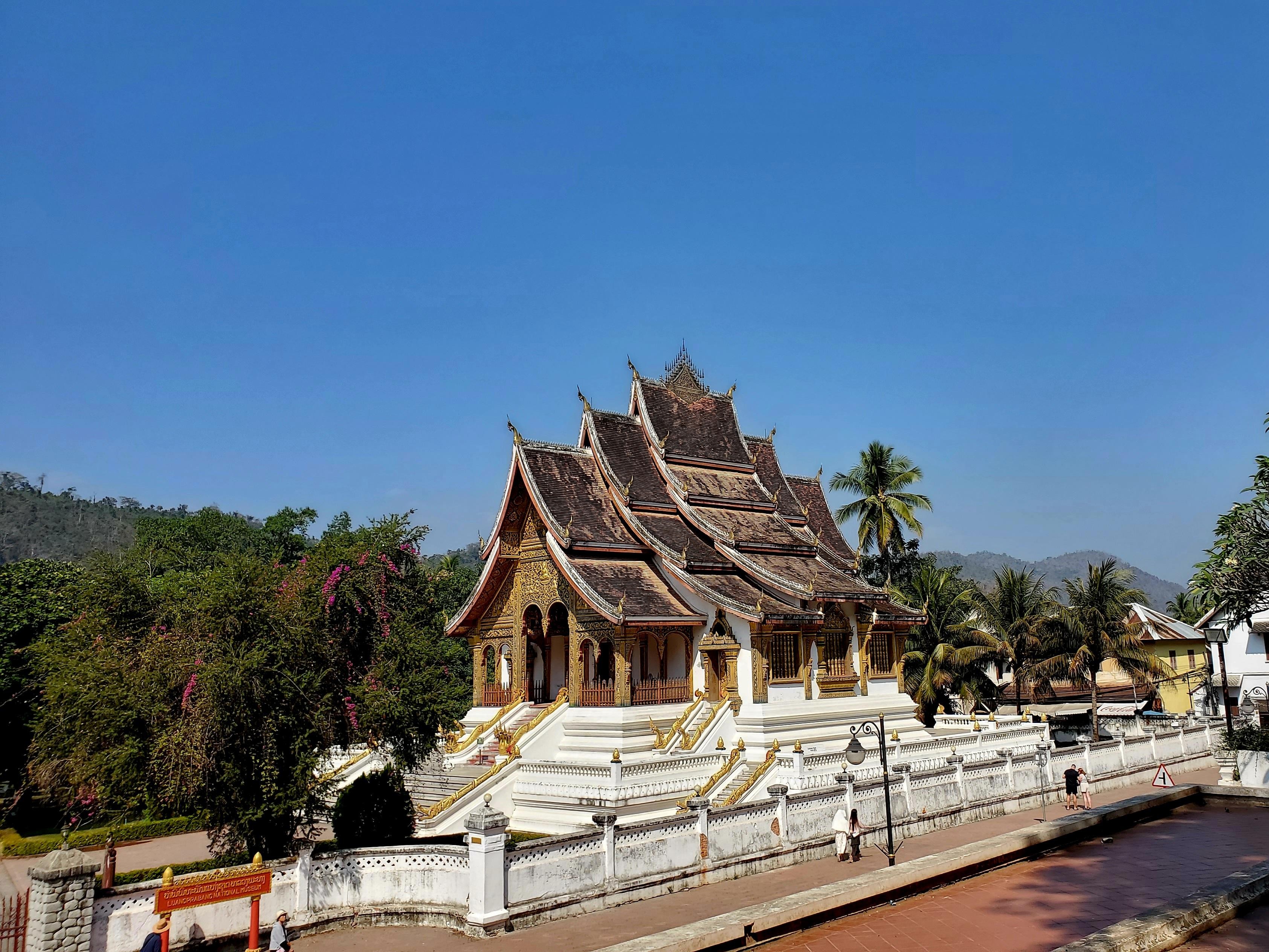 Luang Prabang: Full-day Temples, Mount Phousi & Night Market 2