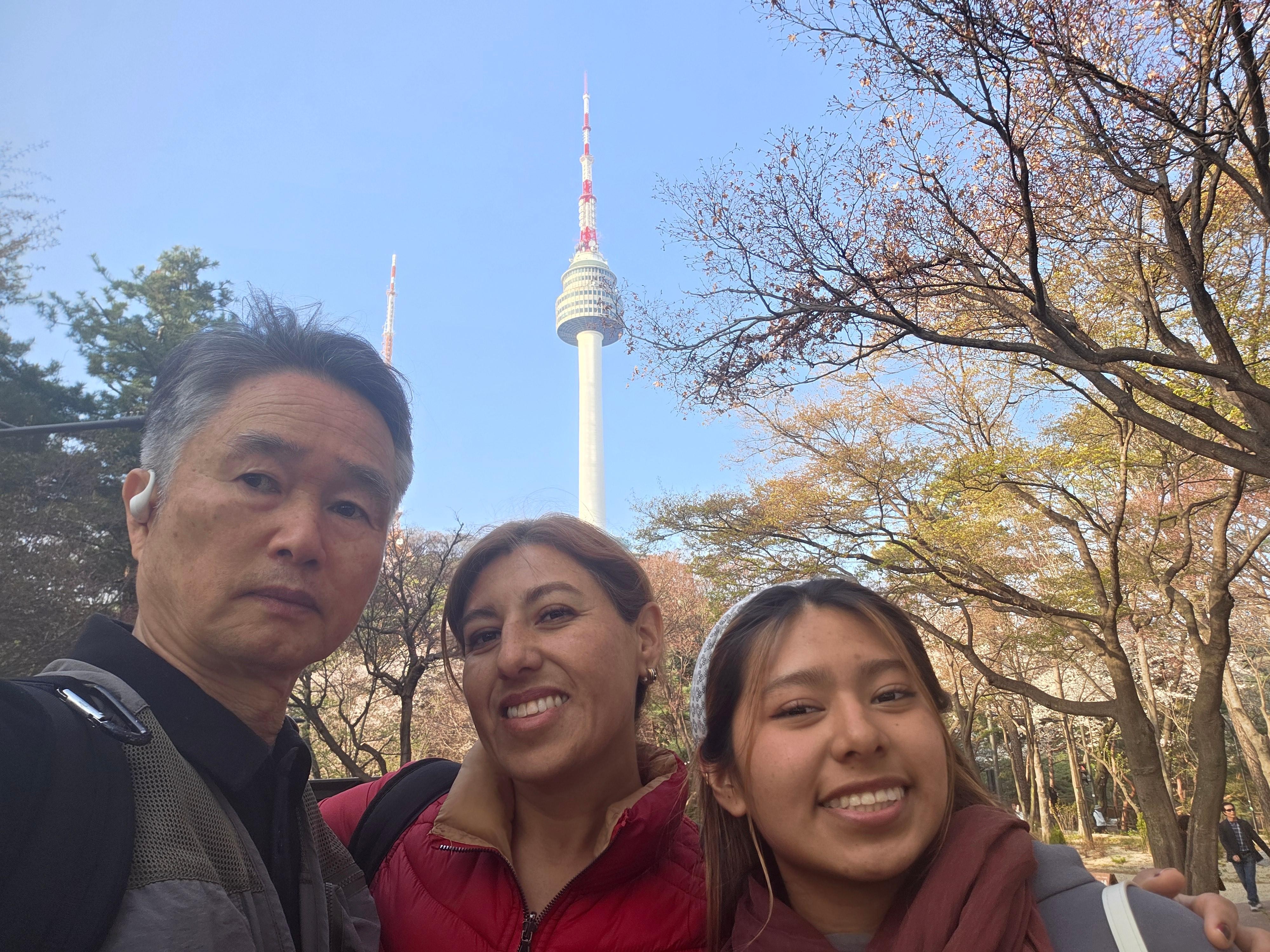 Seoul: Itaewon to Namsan Walking Tour 3