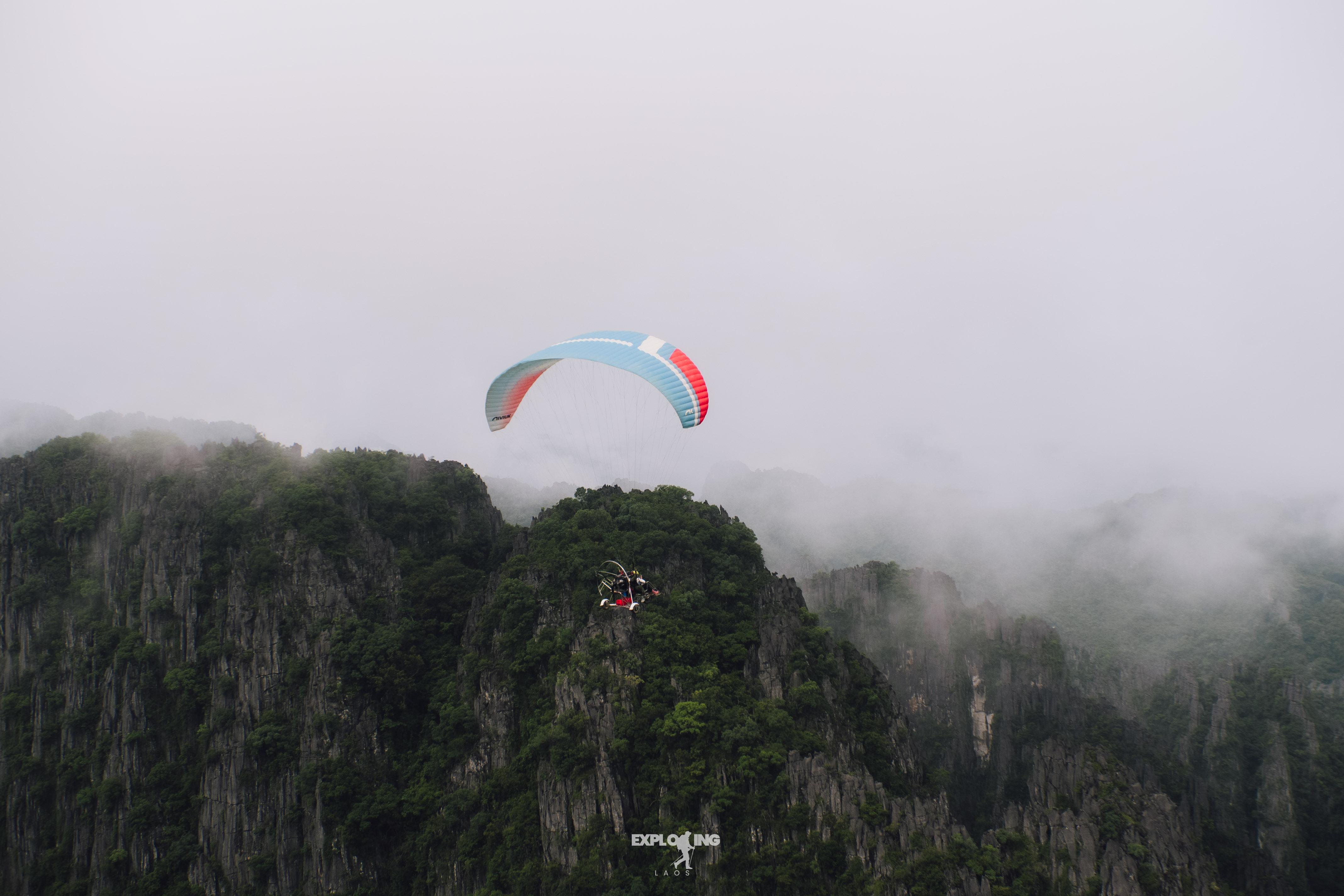 Paramotor Flight Experience in Vang Vieng, Laos 3