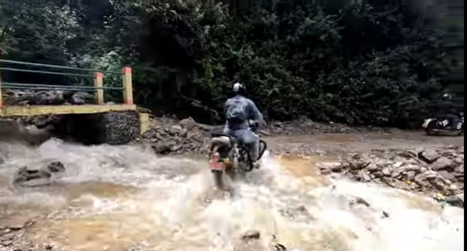Kathmandu: Motorcycle Tour Chandragiri, Chitlang & Pharping 2