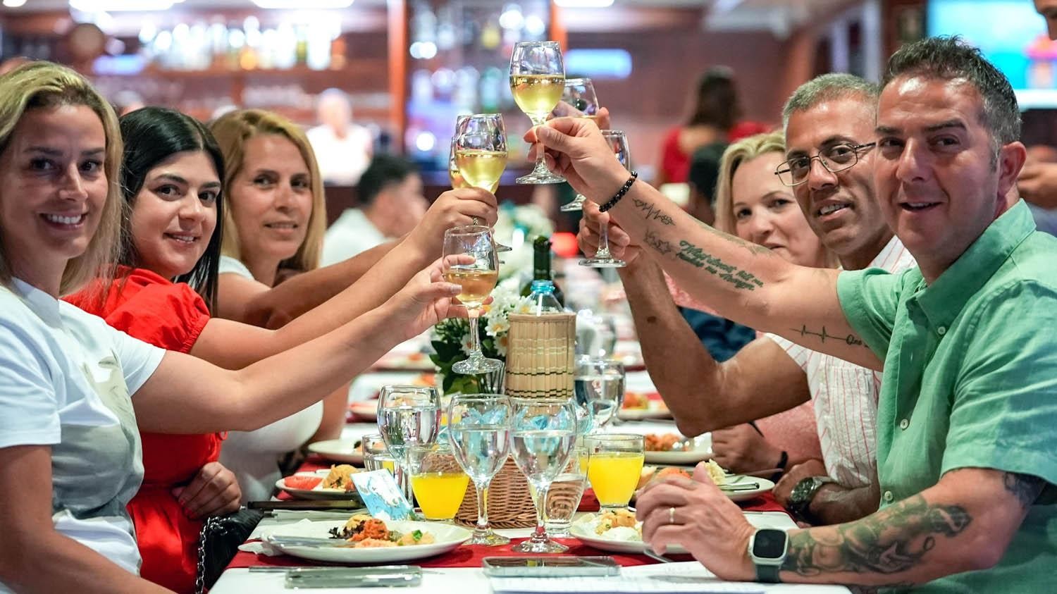 Istanbul: Bosphorus Dinner Cruise with Turkish Night Show 2