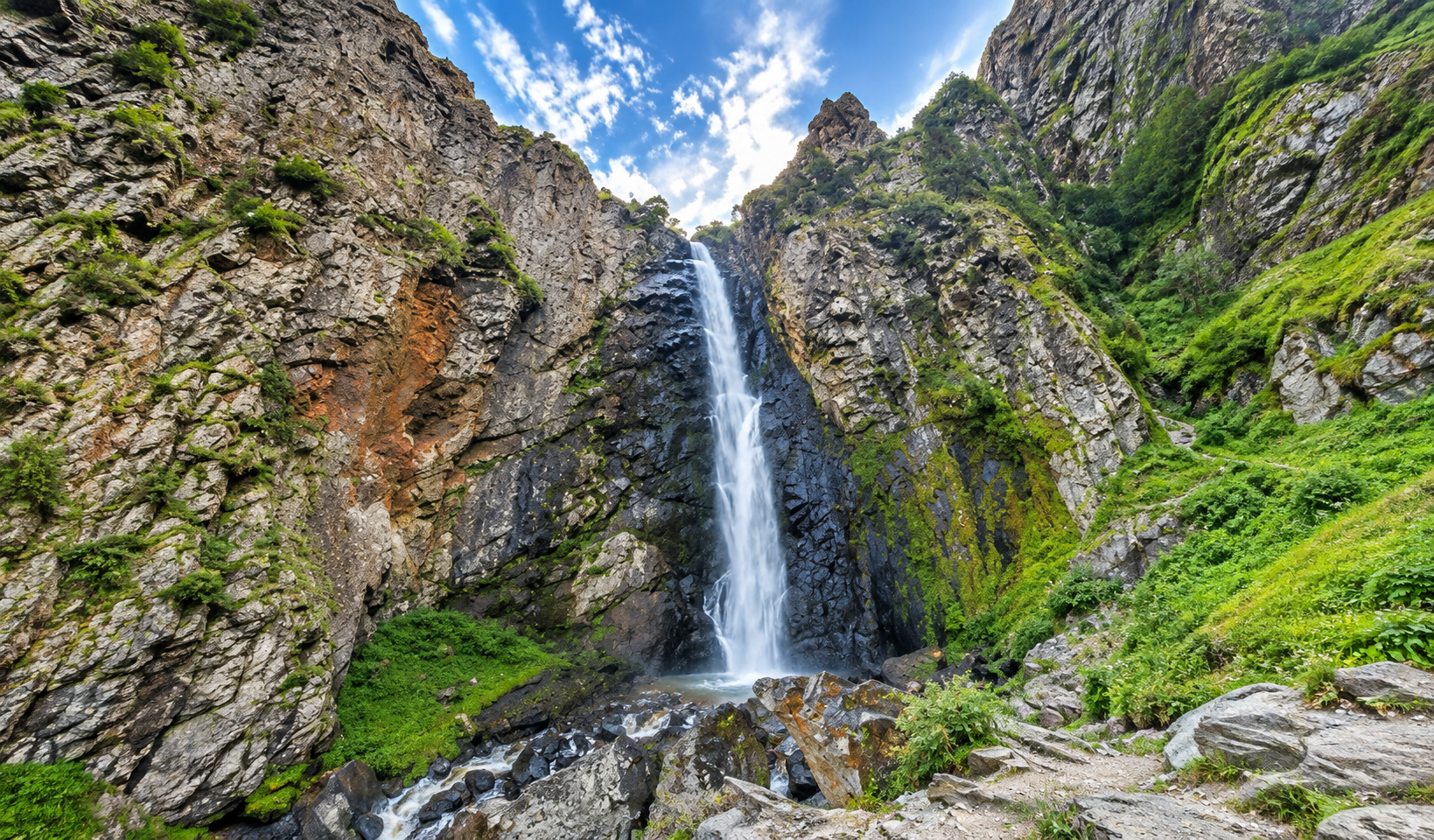 From Stepantsminda: Gveleti waterfall & Sno stone