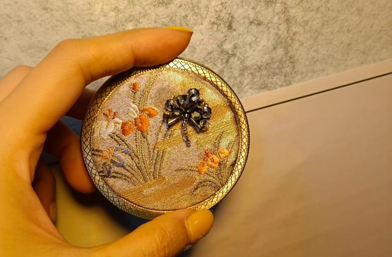 Shanghai: Song Brocade Pocket Mirror Making Experience