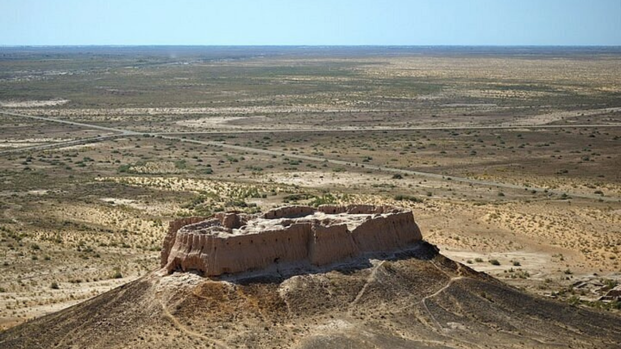 From Khiva: Bukhara Private Transfer with Fortresses & Lunch