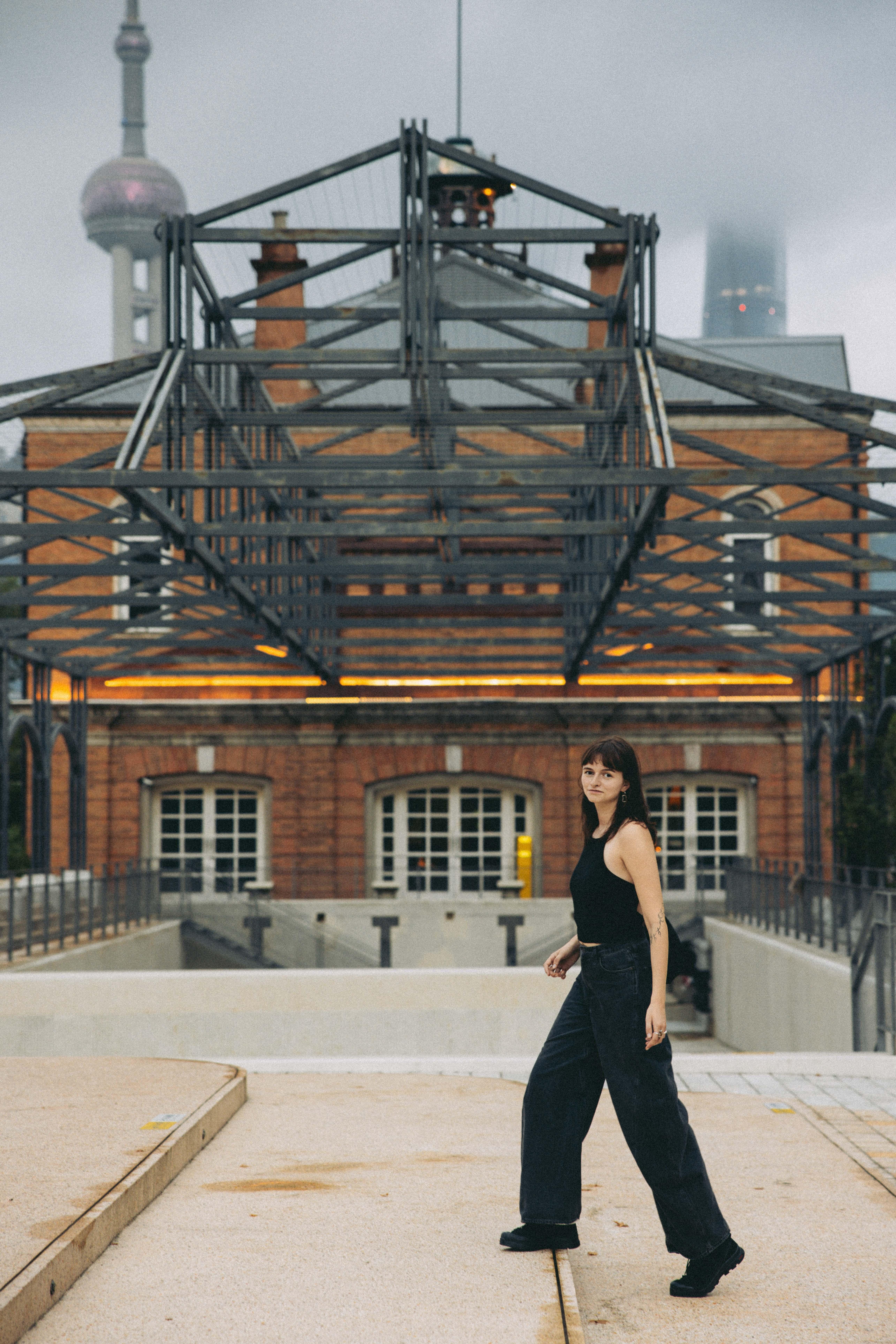 Shanghai : Private Professional Photo Shoot at The Bund 2
