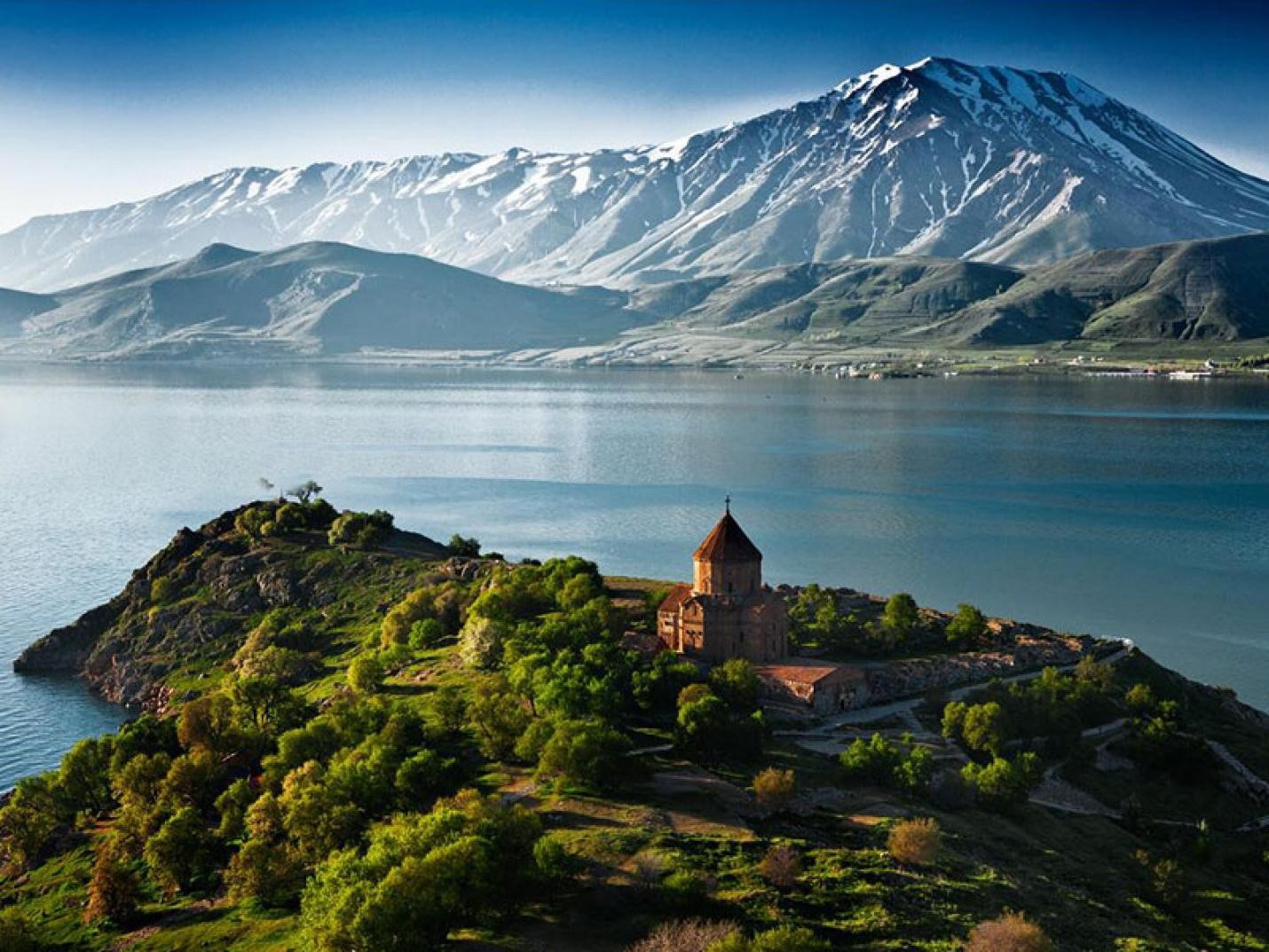 One-Day Tour to Armenia From Tbilisi: Sevan, Dilijan, Yerevan