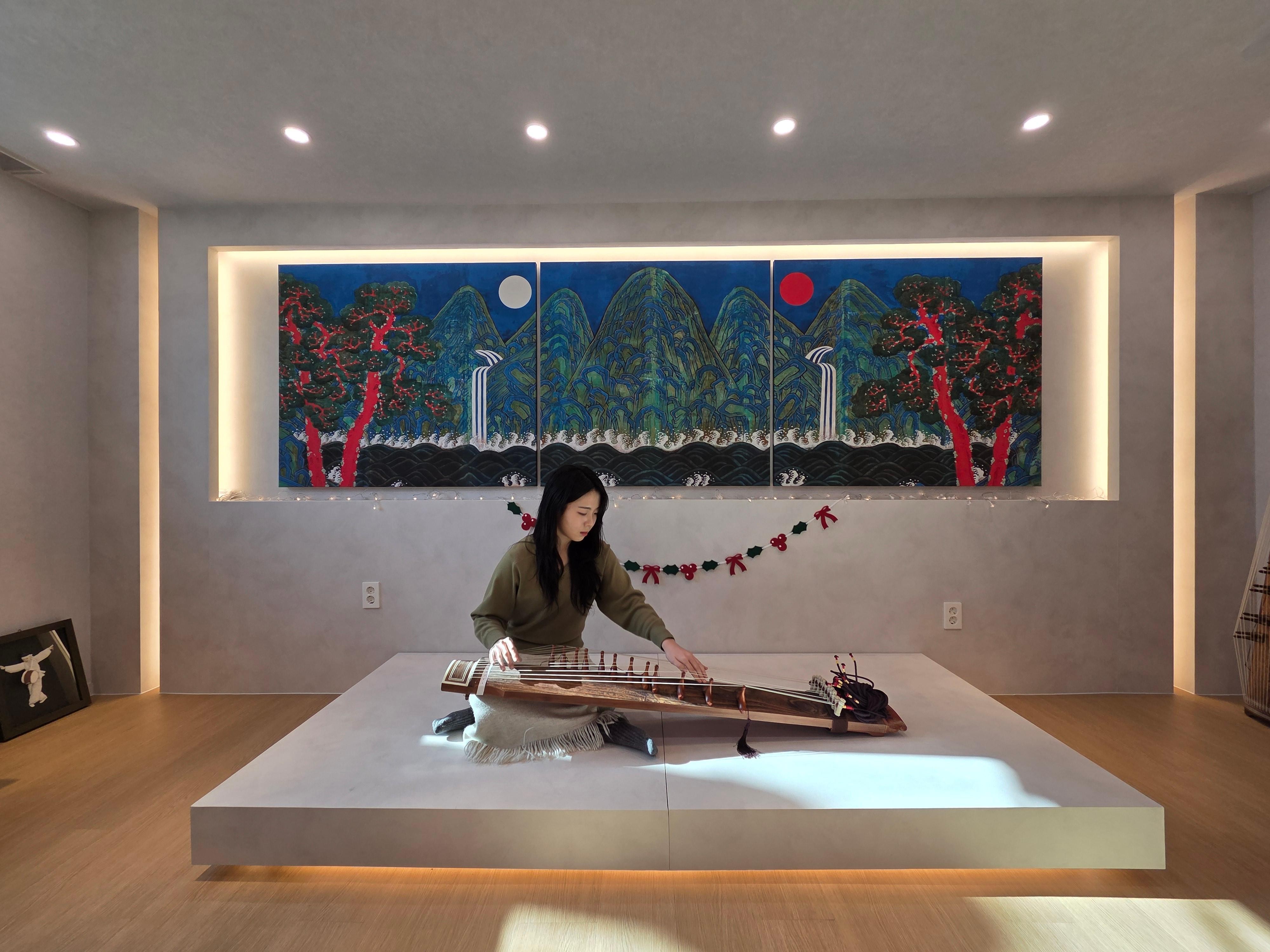Korean Culture Experience - Quick Gayageum Class in Itaewon