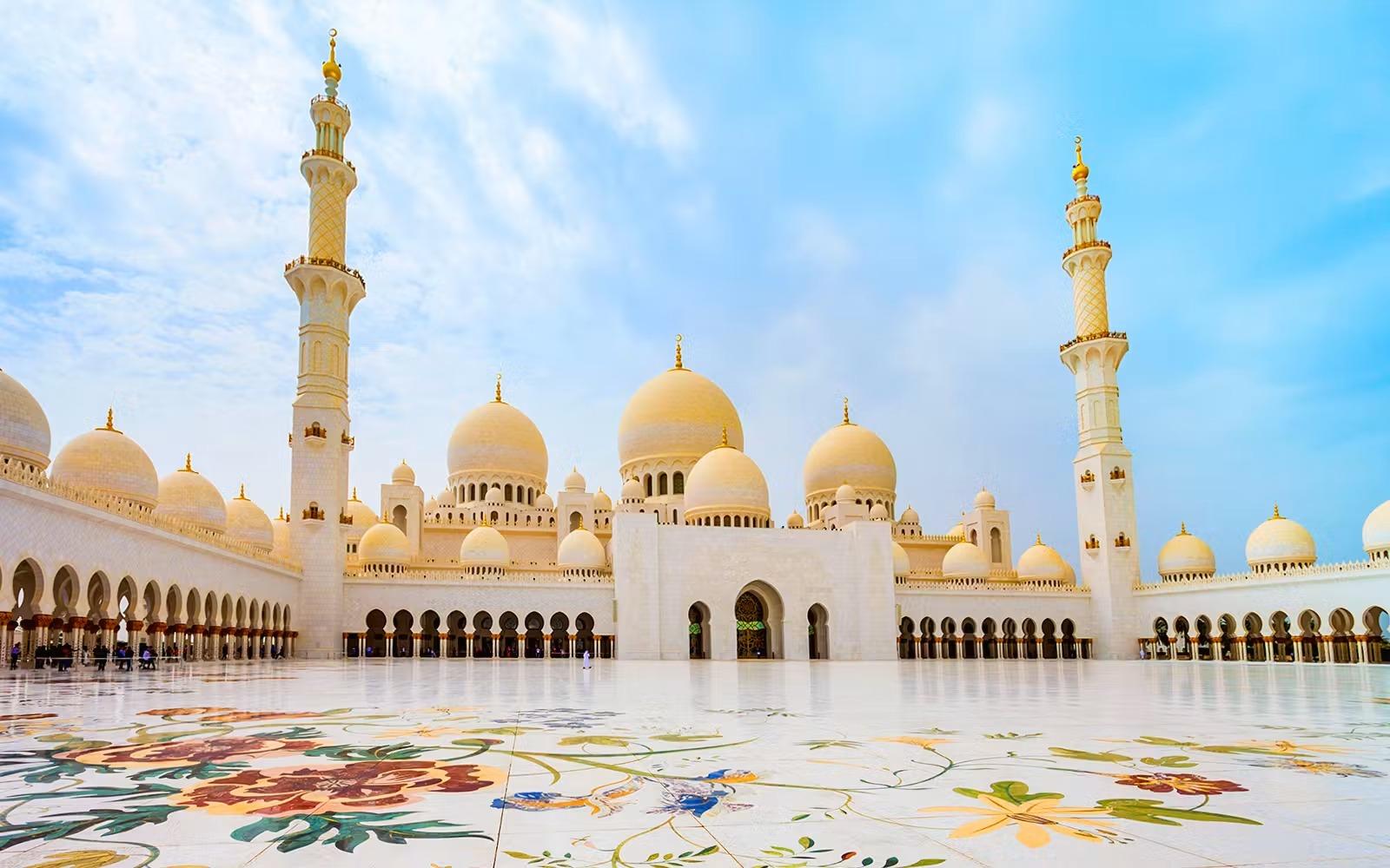 From Dubai: Abu Dhabi Sheikh Zayed Grand Mosque Guided Tour