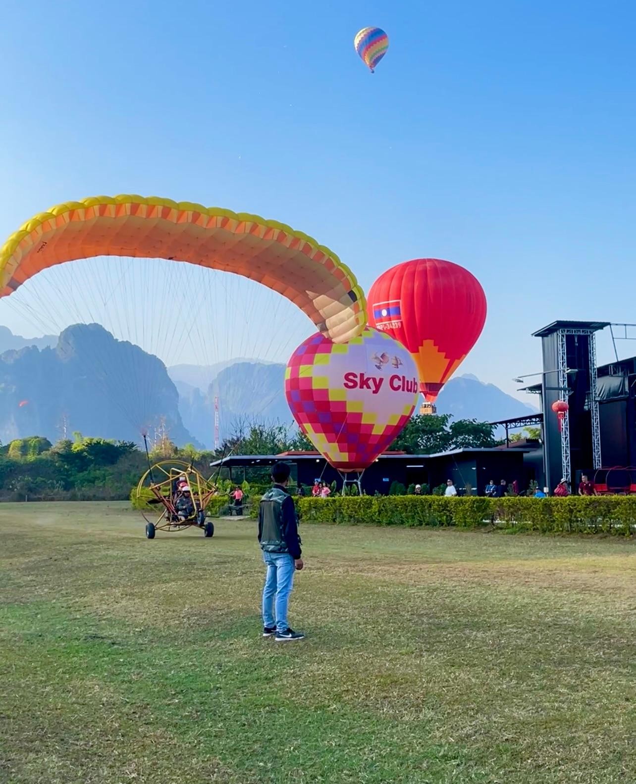 Hot Air Balloon in VangVieng pick up-drop off 2