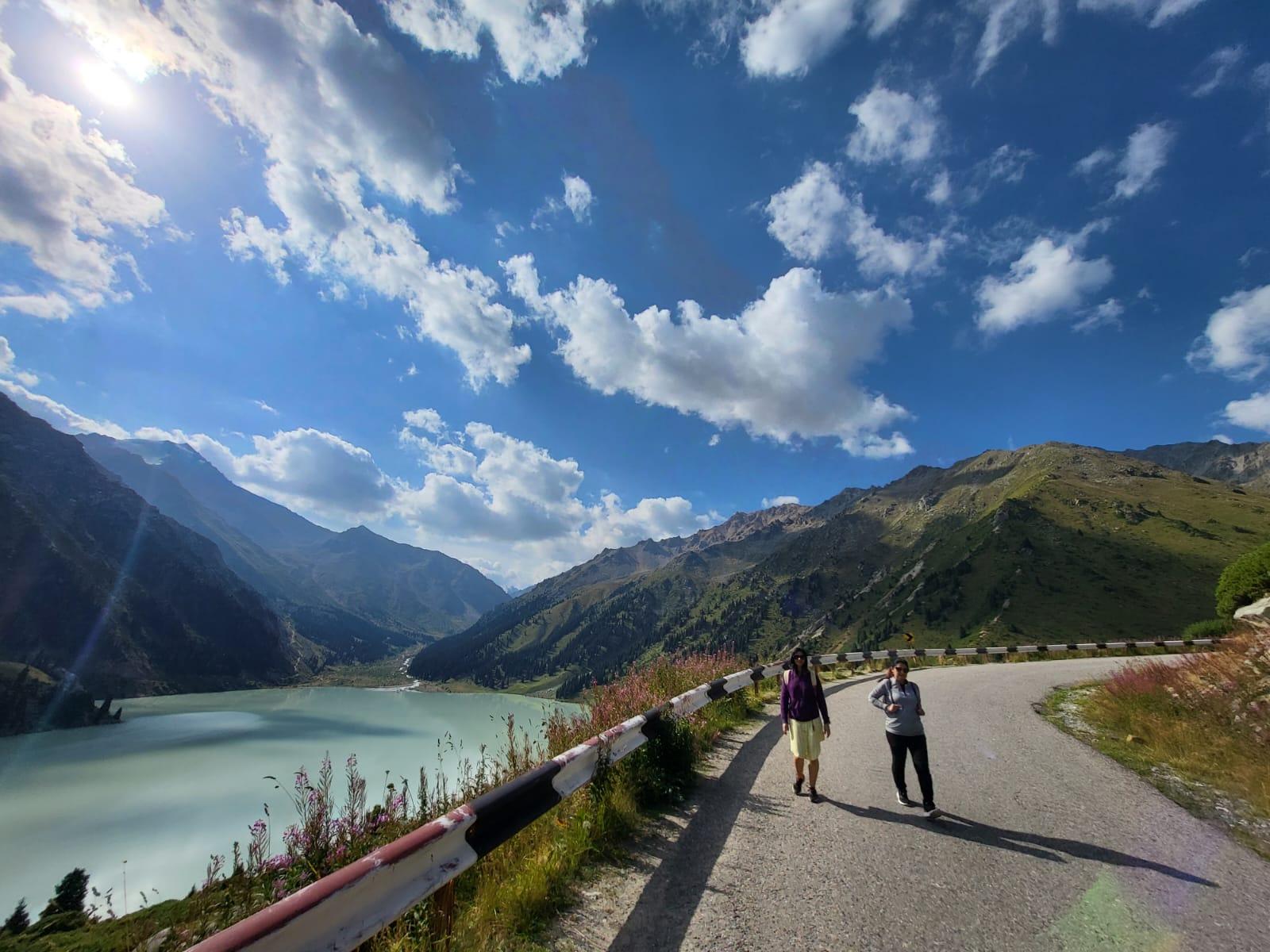 Almaty: Car Tour to Big Almaty Lake & Almarasan Gorge