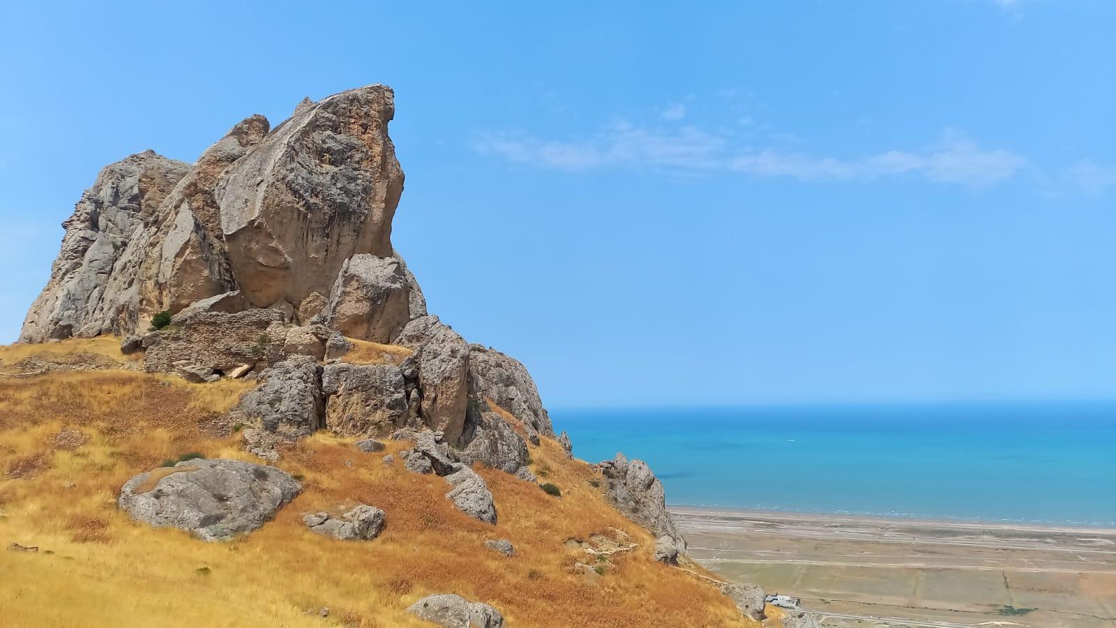 Baku: PRIVATE Pink Lake & Beshbarmag Mountain Tour