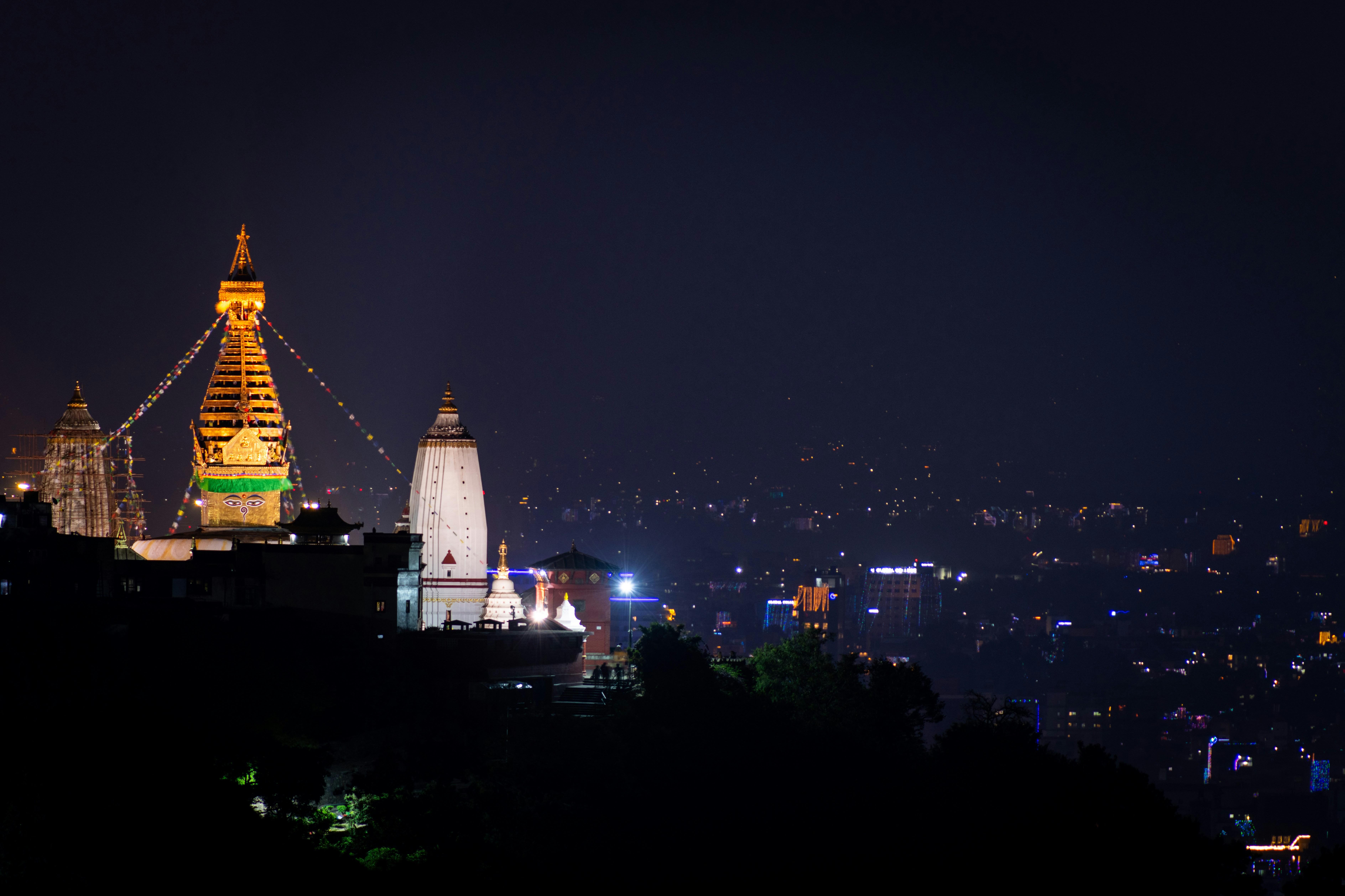 Kathmandu: Swayambhunath Evening Tour with Art Gallery Visit
