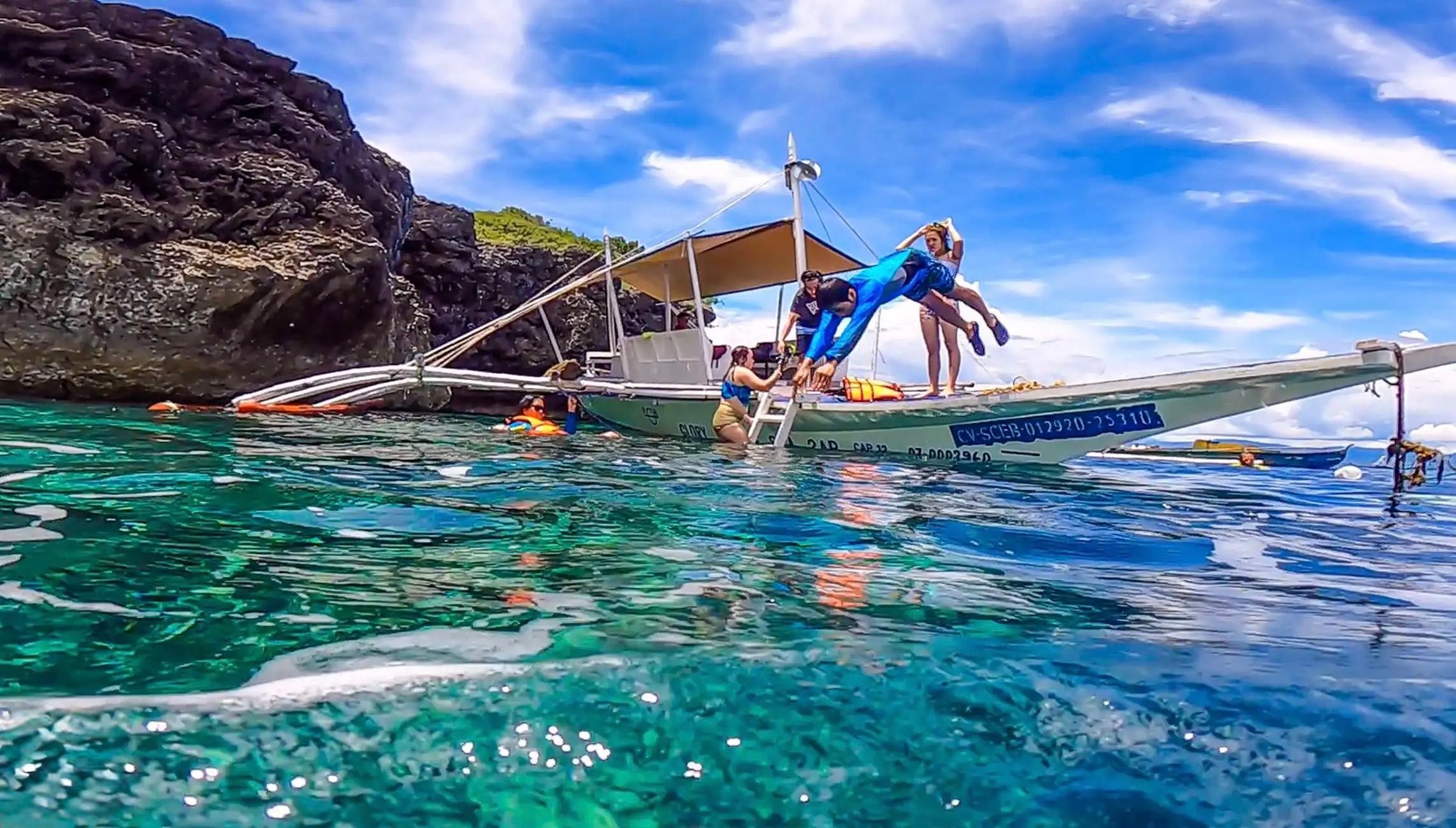 Cebu: 2 Day Island Hopping - Mactan, Moalboal & Kawasan Tour