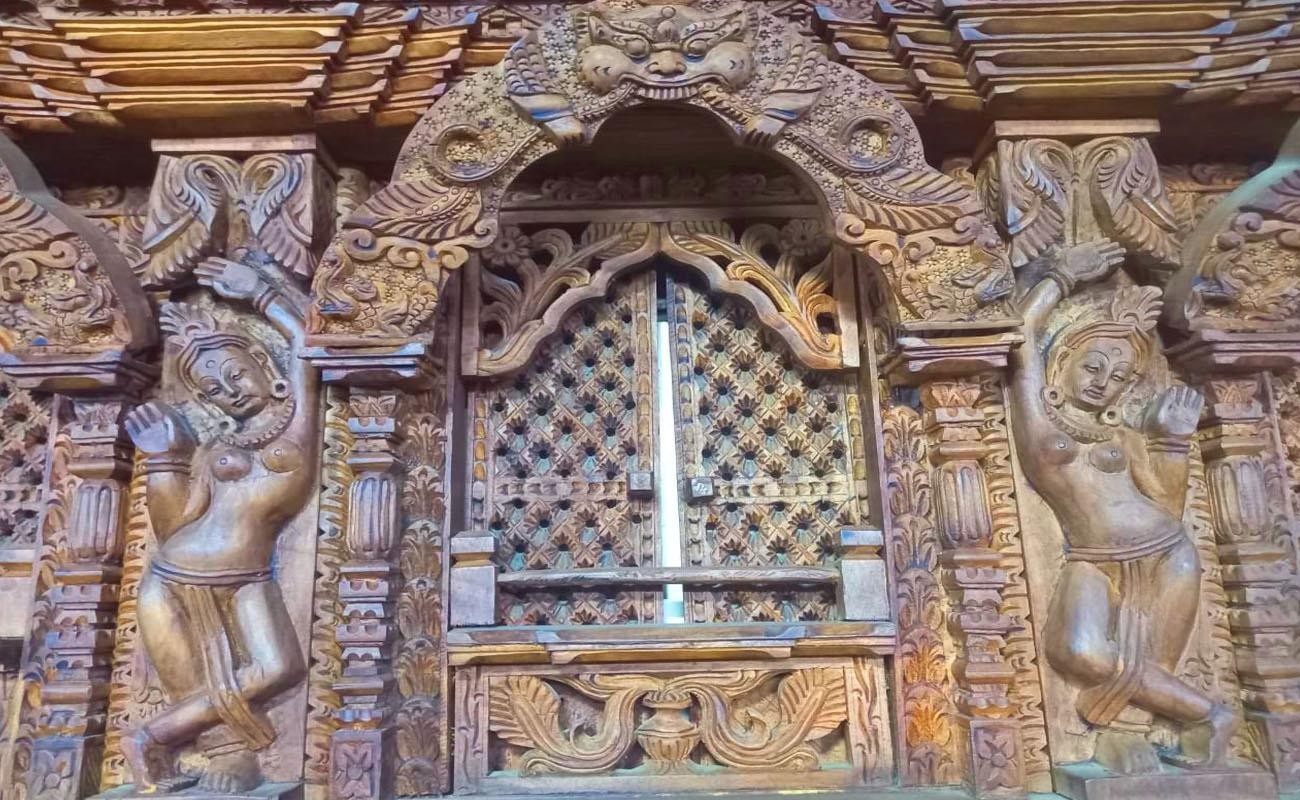 Bhaktapur: Tour with a Woodcarving Workshop & Newari Lunch