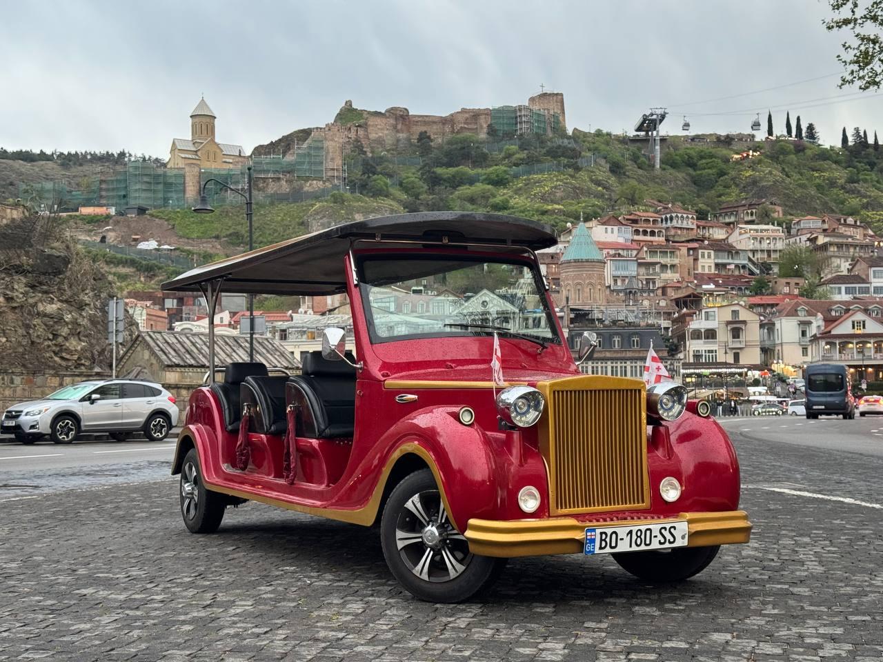 Tbilisi: City Tour by Retro Bus with Wine/coffee/Tea 3