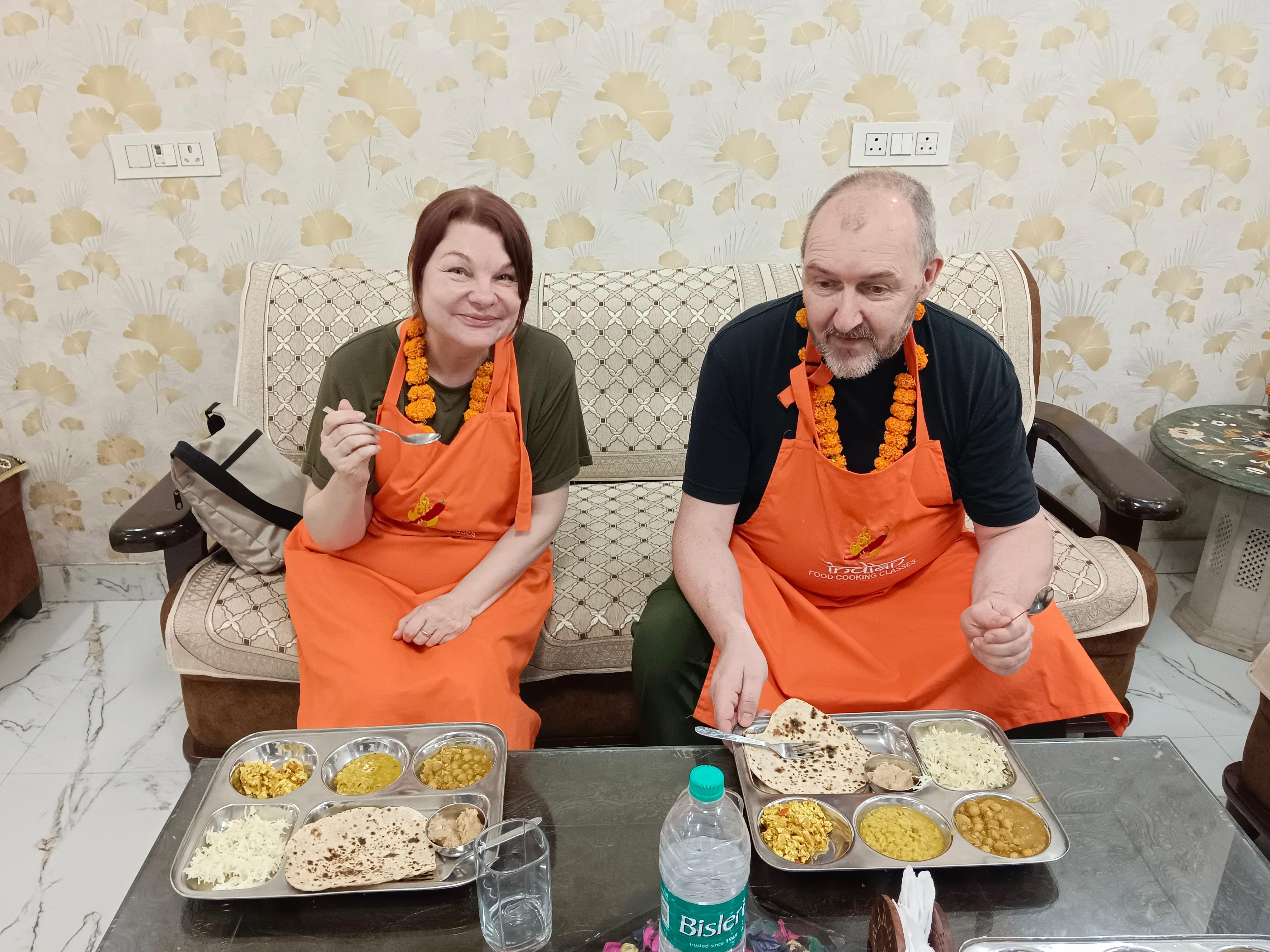 Delhi: Indian Cooking Class in Local home with Meal