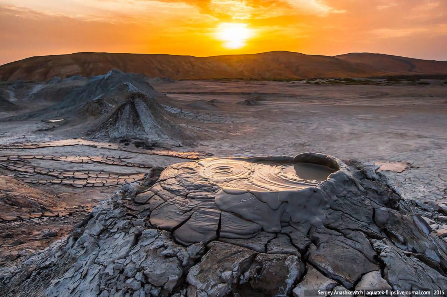 From Baku: Gobustan, Mud Volcanoes & Yanar Dag Day Trip 2