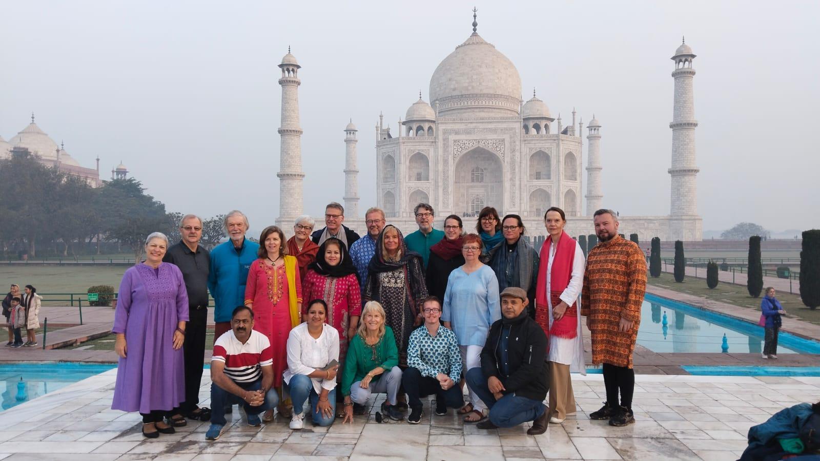 From Delhi: Private Layover Taj Mahal Day Tour By Car