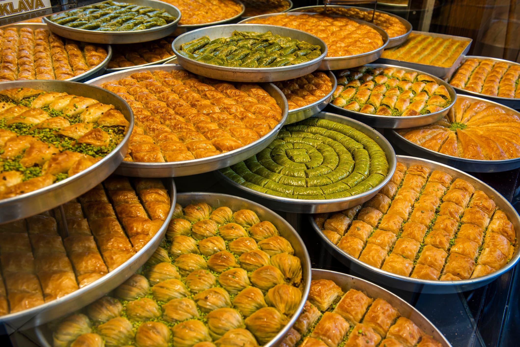 Istanbul: Guided Food Tour with Ferry Ride