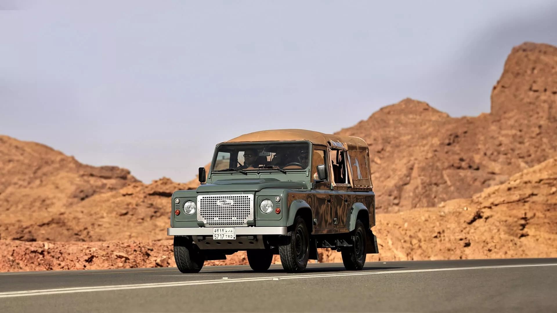 Private Dadan Ancient Tour in a Vintage Land Rover