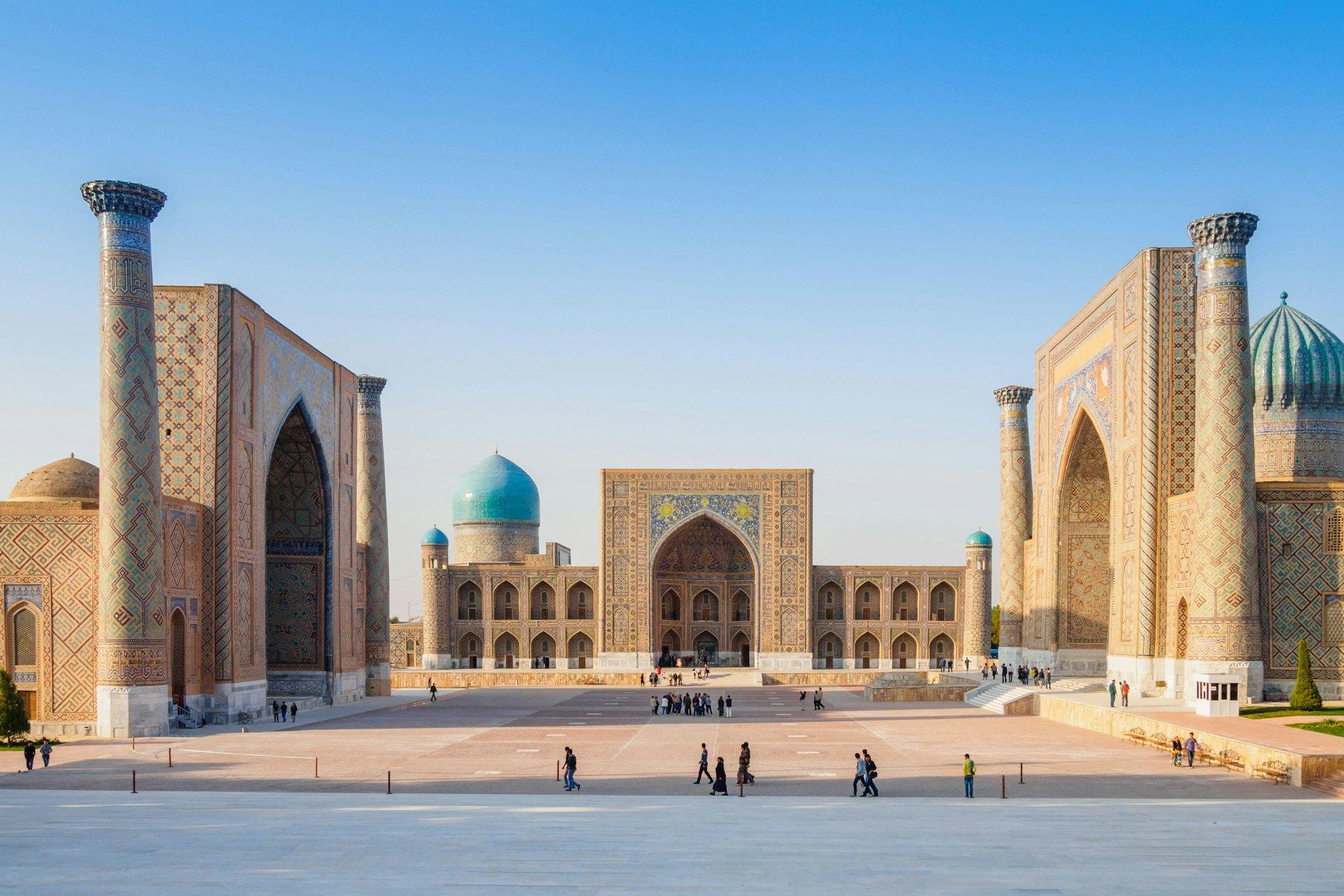 Samarkand: Early Registan Tour with Breakfast