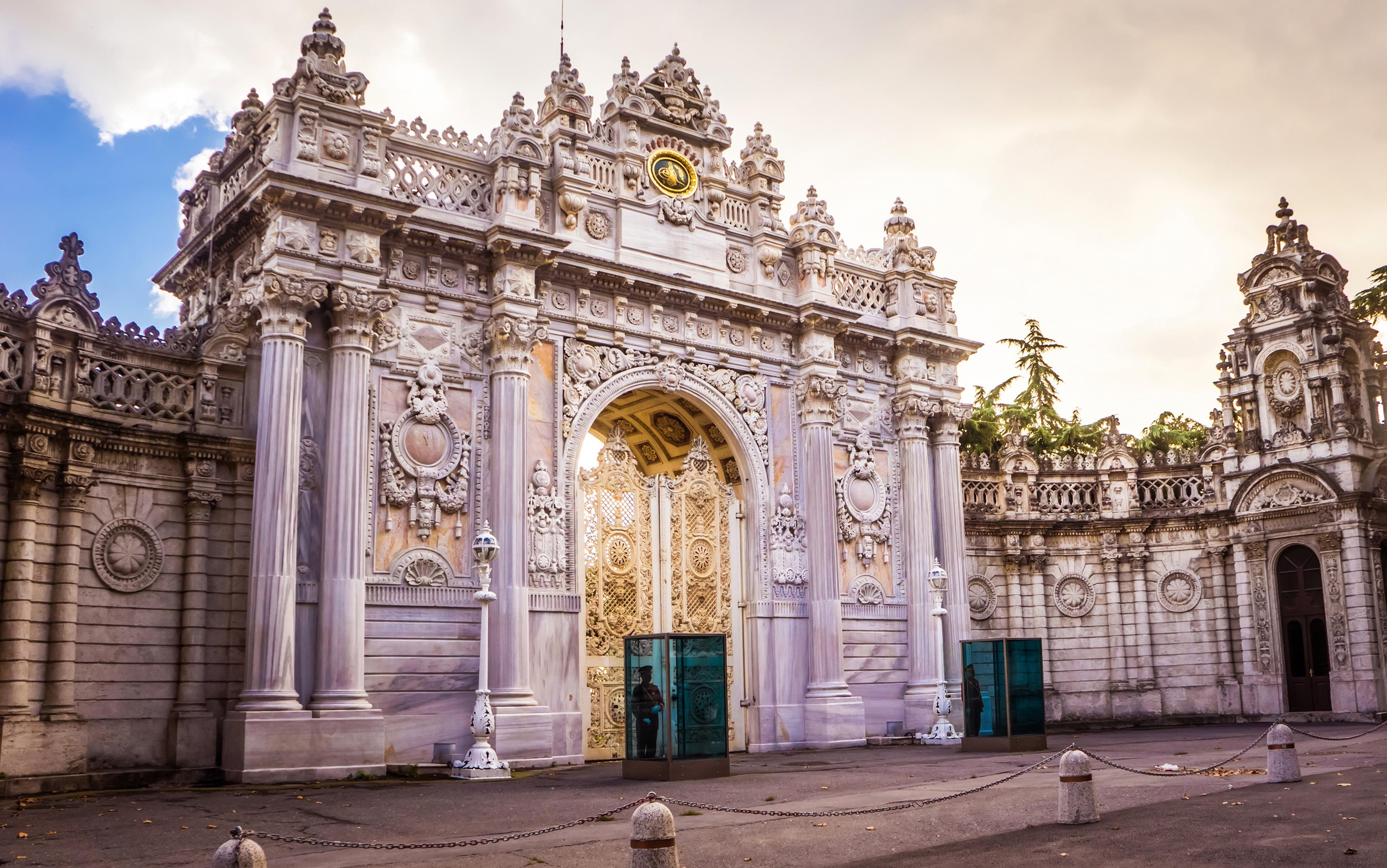 Dolmabahce Palace & Bosphorus Cruise Tour with Lunch 3