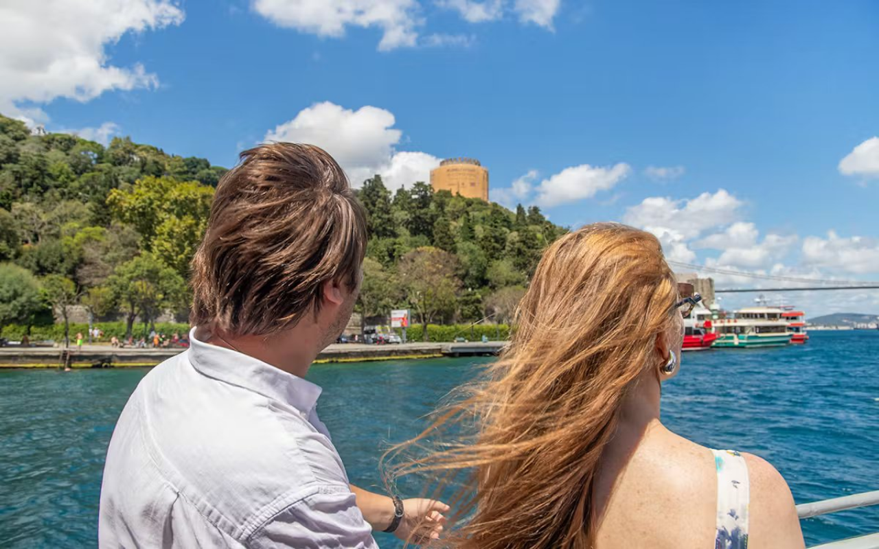 Istanbul: Bosphorus Sightseeing Cruise with Sunset Option 3