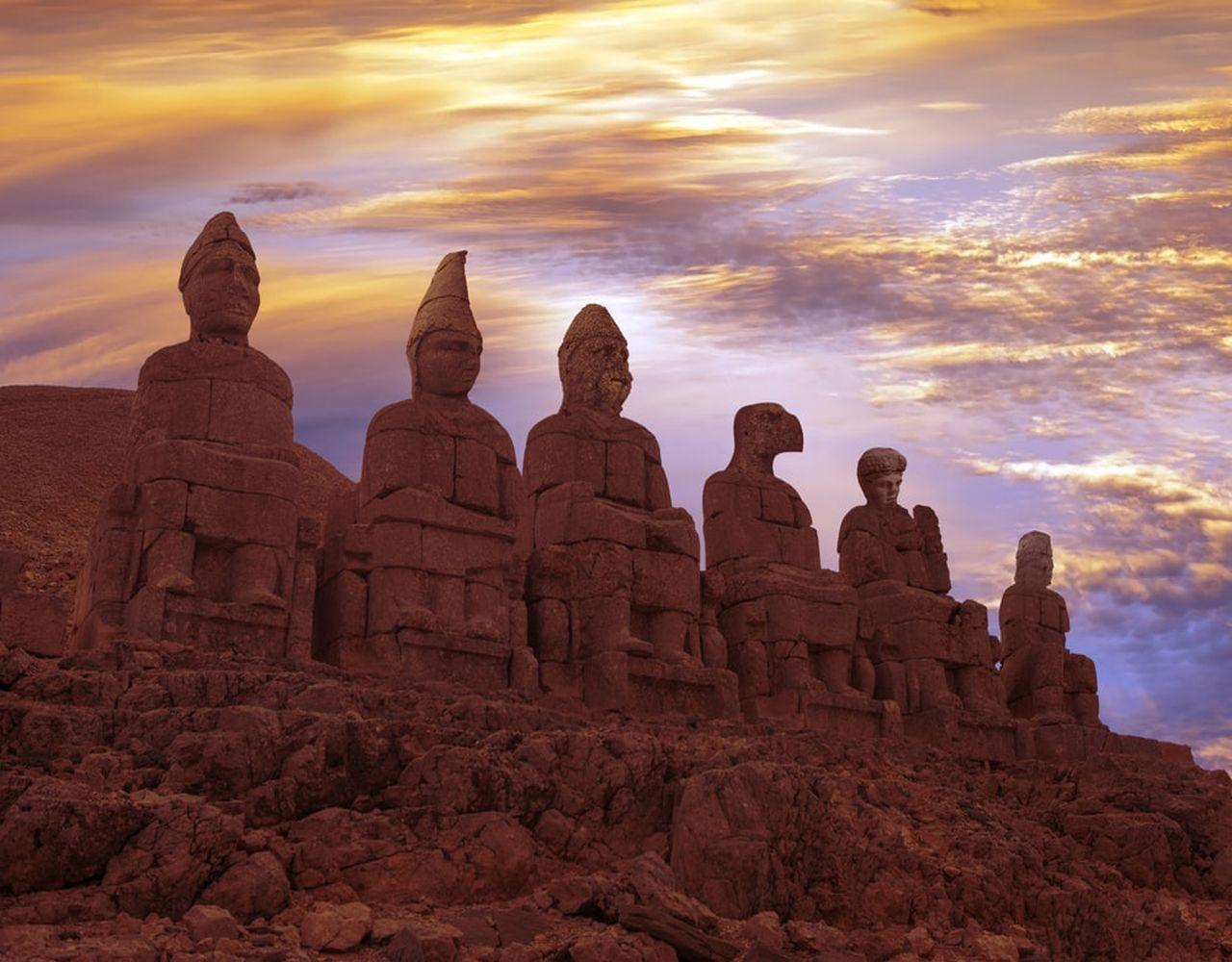 From Istanbul: Göbekli Tepe & Mount Nemrut 2 Day Tour