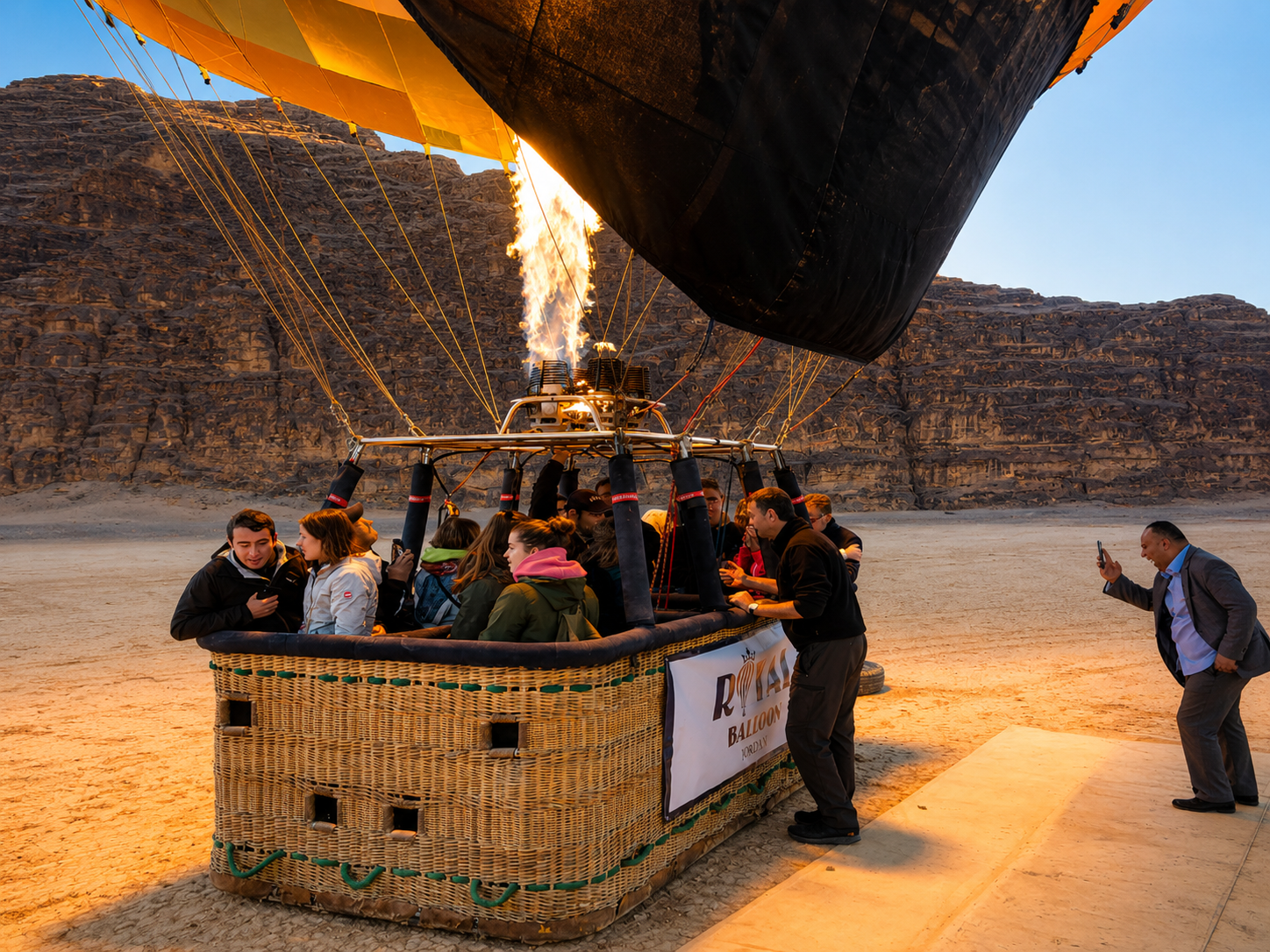 Hot Air Balloon Flight, Sunrise & Breakfast in Wadi Rum 2