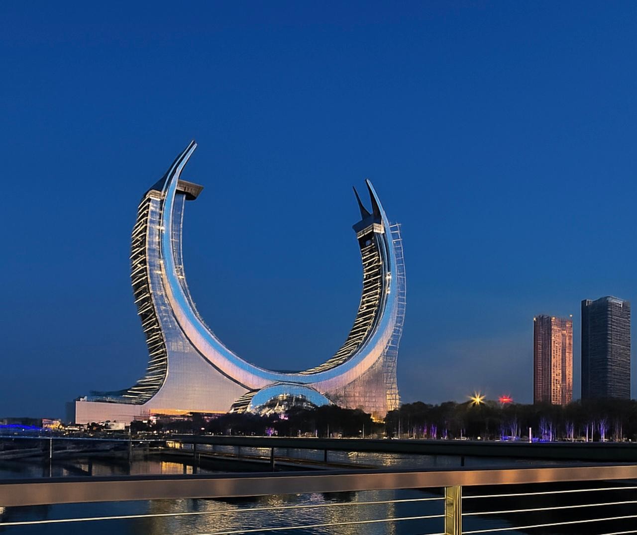 Doha: Visit Katara, Pearl, Souq Waqif, Museum, Cornishe