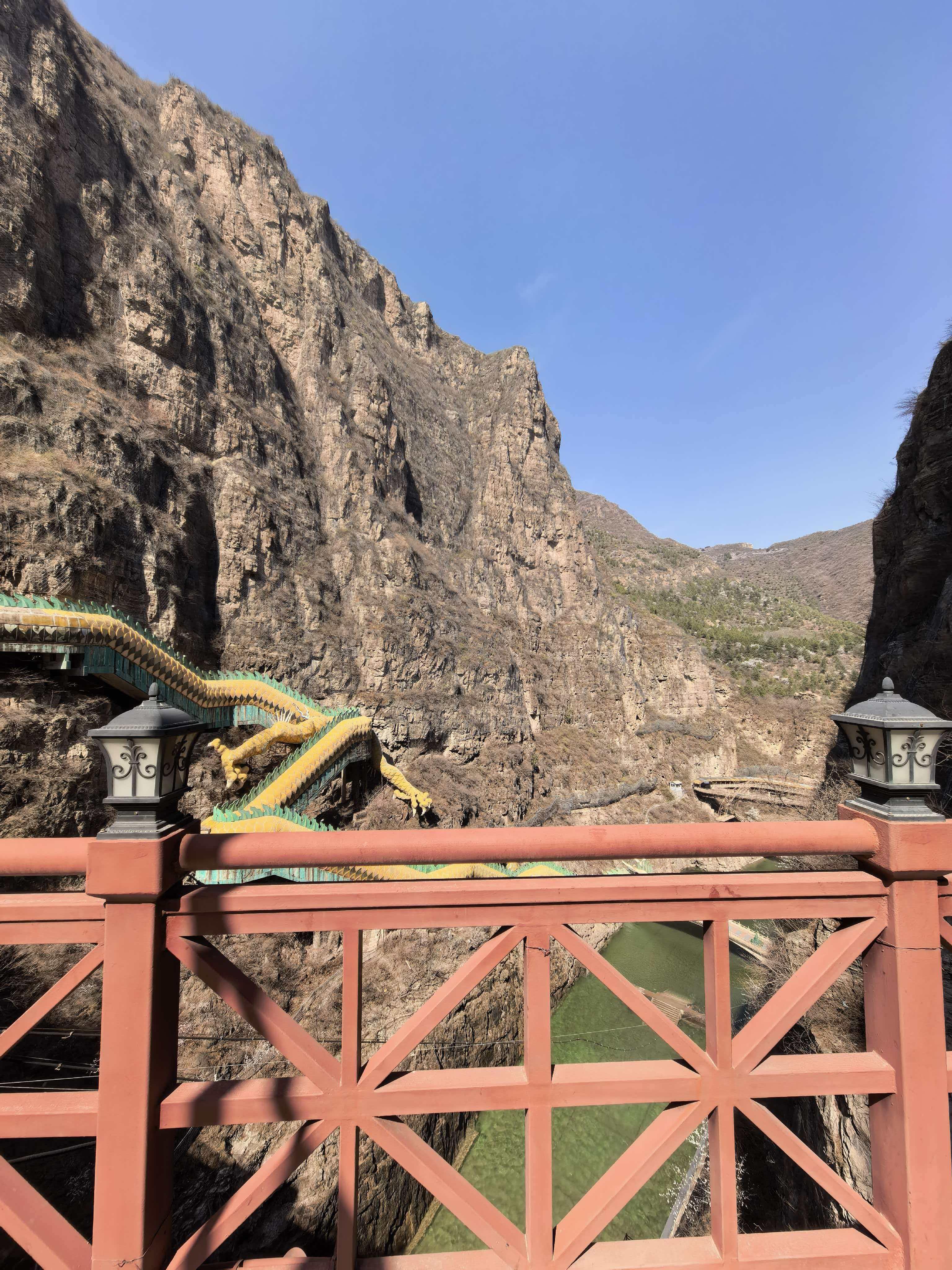 Amazing Longqingxia Gorge Private Mini Group Tour in LUX Car 3