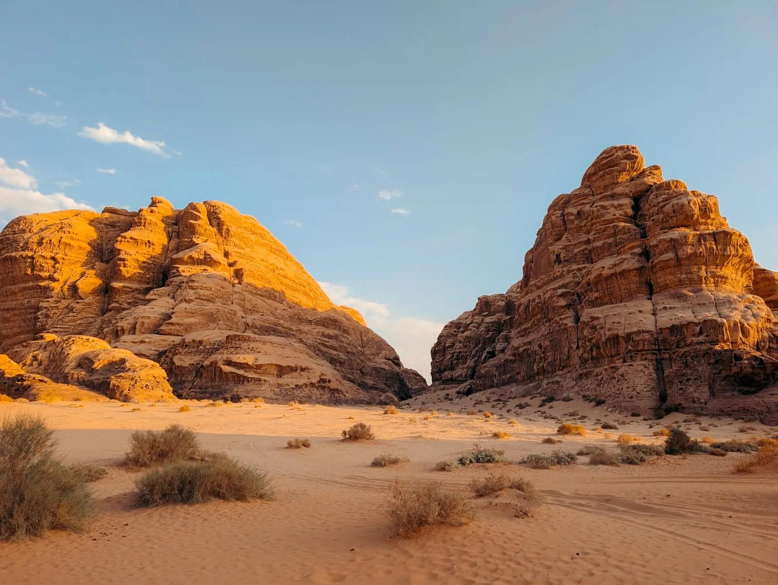 Wadi Rum: Red & White Desert Jeep Tour and Stargazing 3