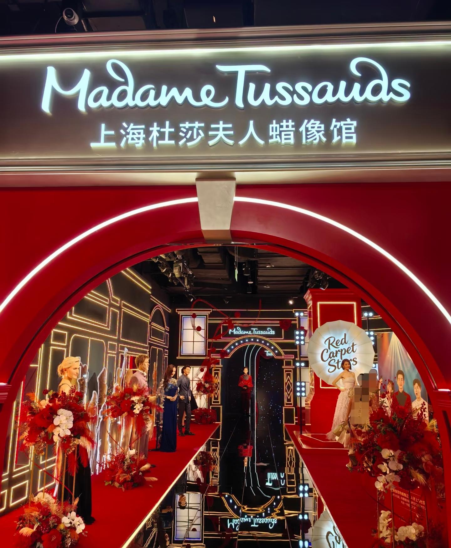 Shanghai: Madame Tussauds & Alleys Guided Tour w/ Transfer