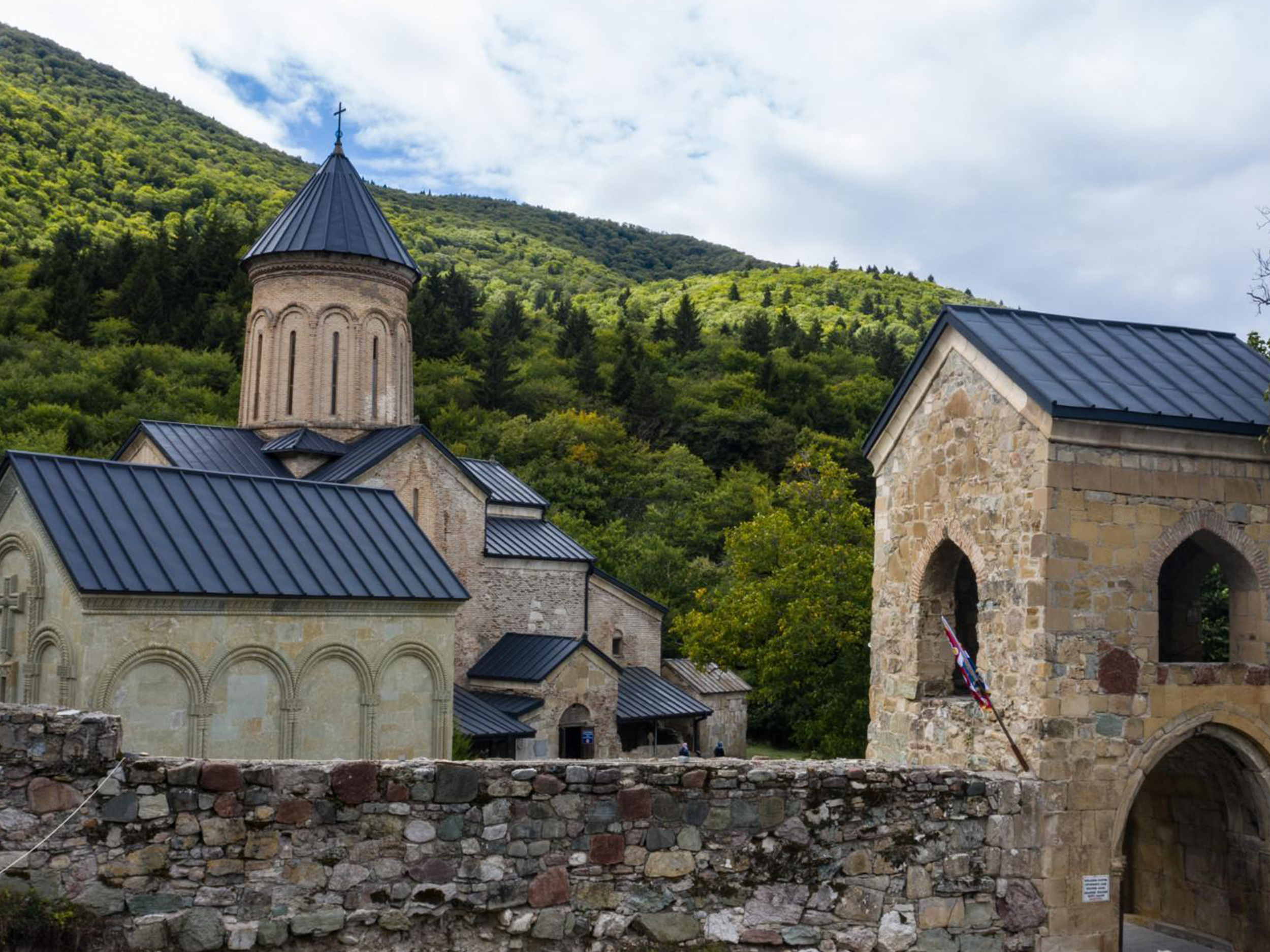 Kutaisi: Dzama Gorge, Mzovreti Monastery & Bateti Lake Tour 3